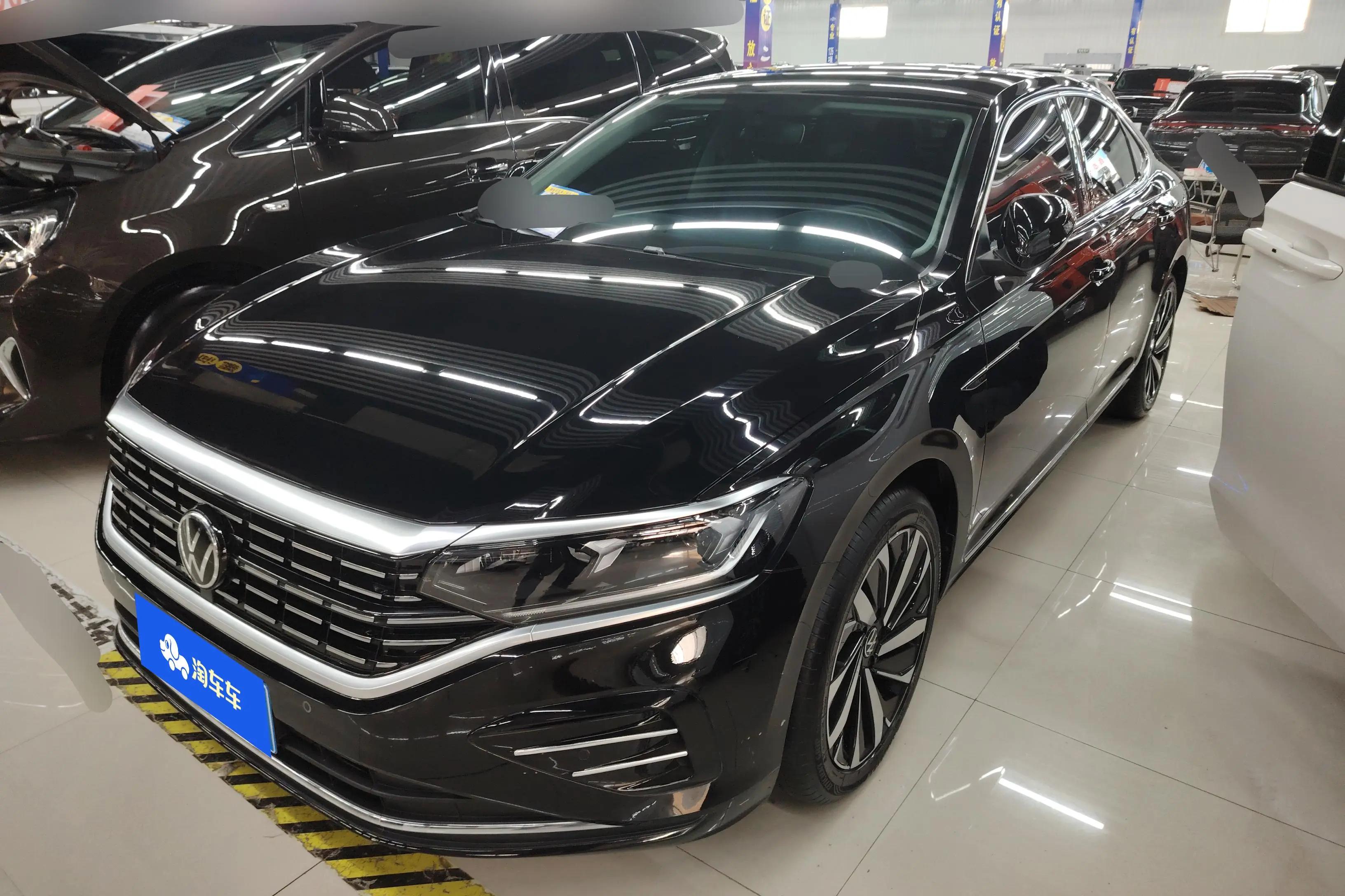 Volkswagen Passat 2023 г. 27064 км.