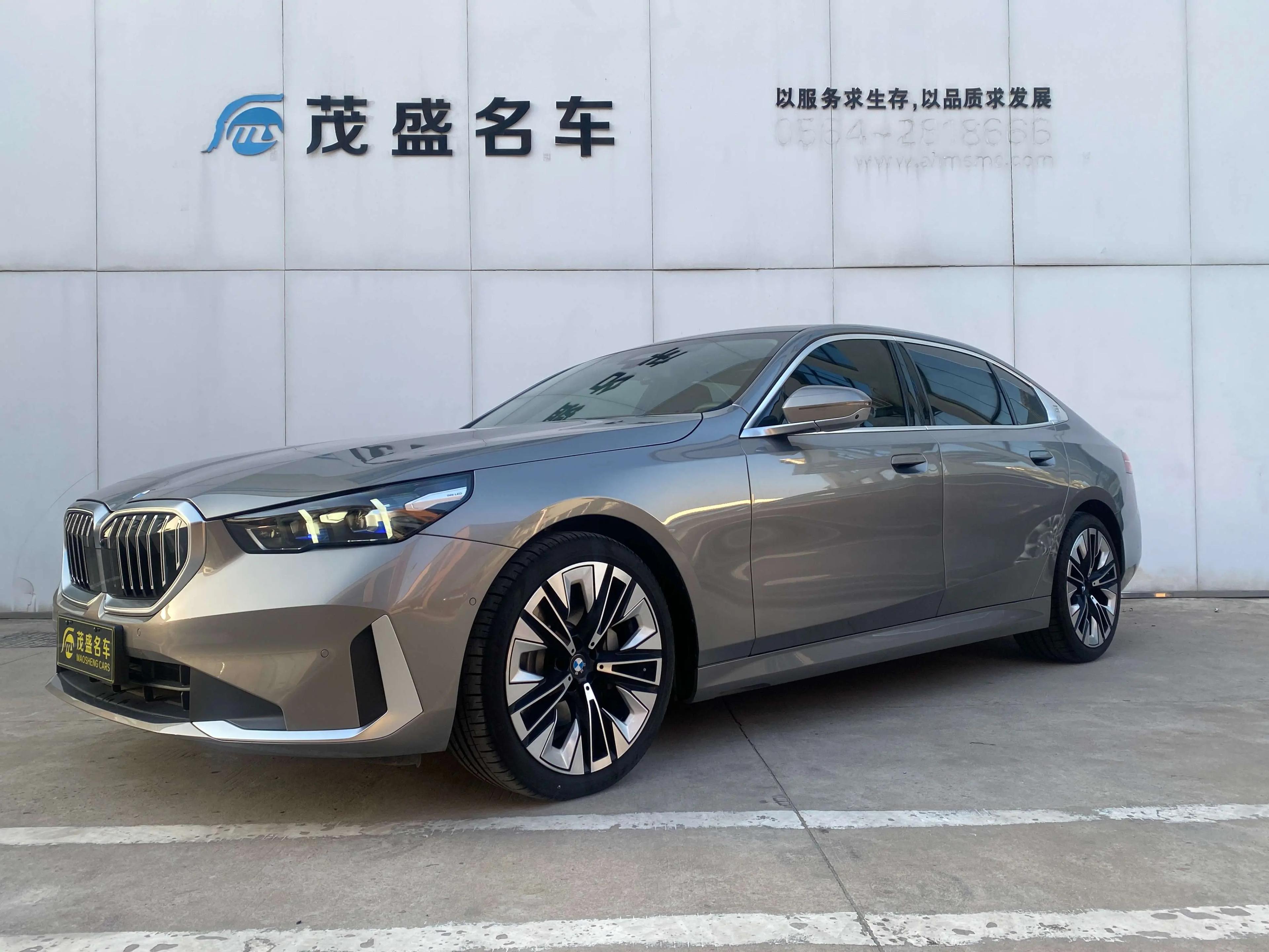 BMW 5 Series 2024 г. 6114 км.