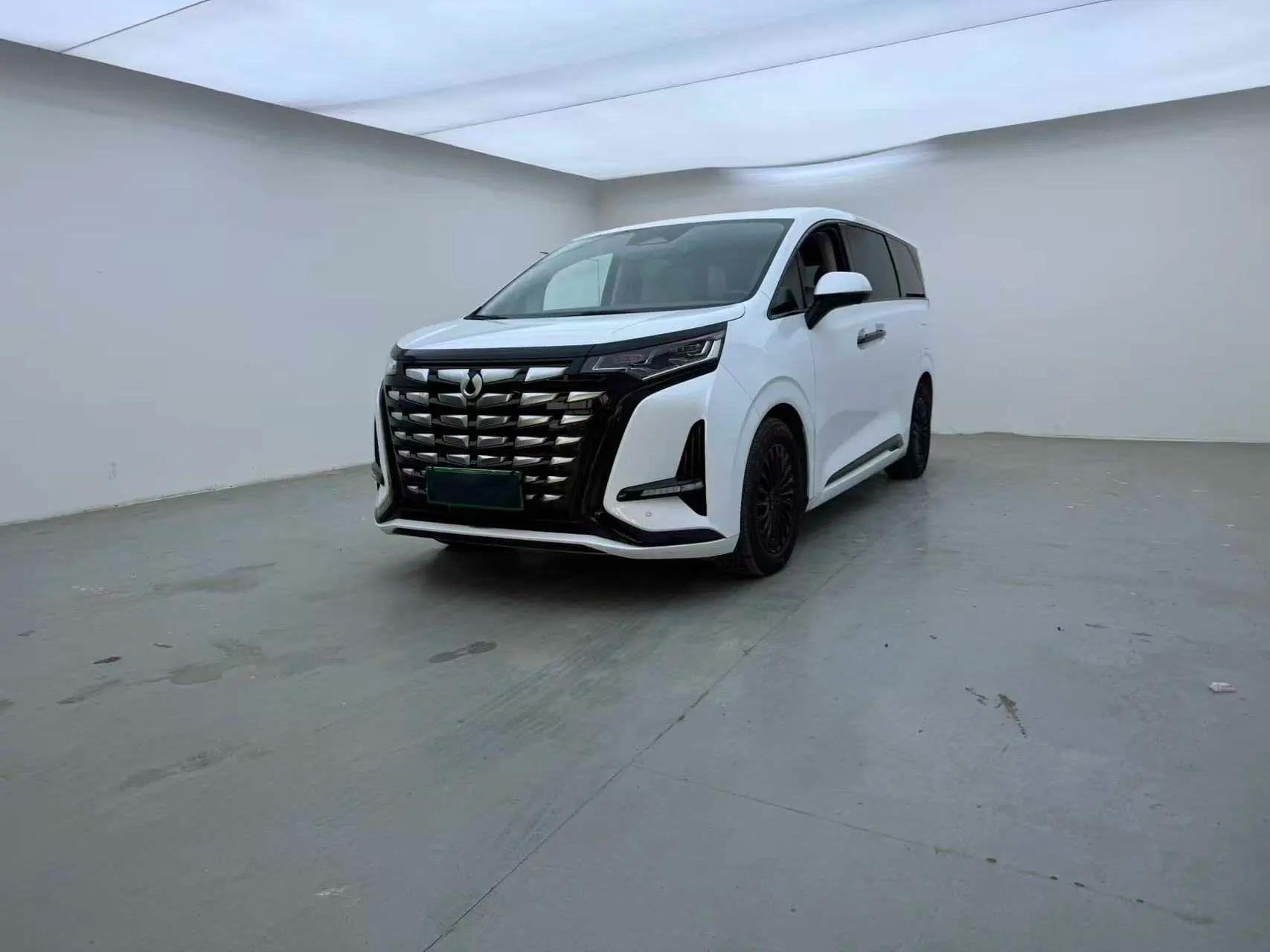 Denza D9 DM 2023 г. 54000 км.