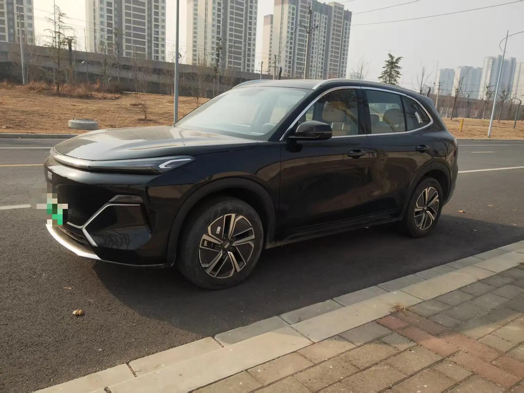 Geely Galaxy Starship 7 EM-i 2025 г. 6018 км.