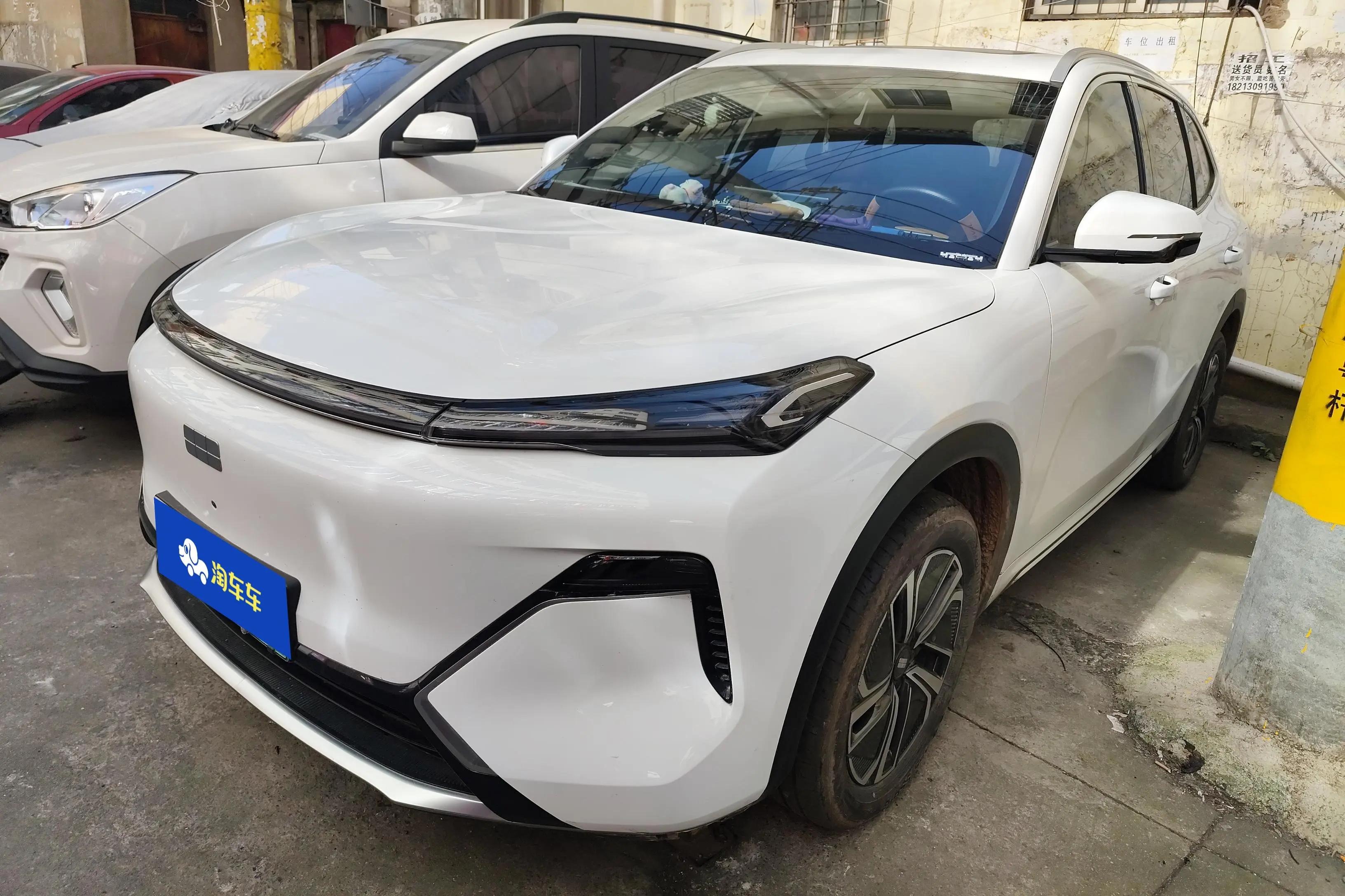 Geely Galaxy Starship 7 EM-i 2025 г. 35813 км.