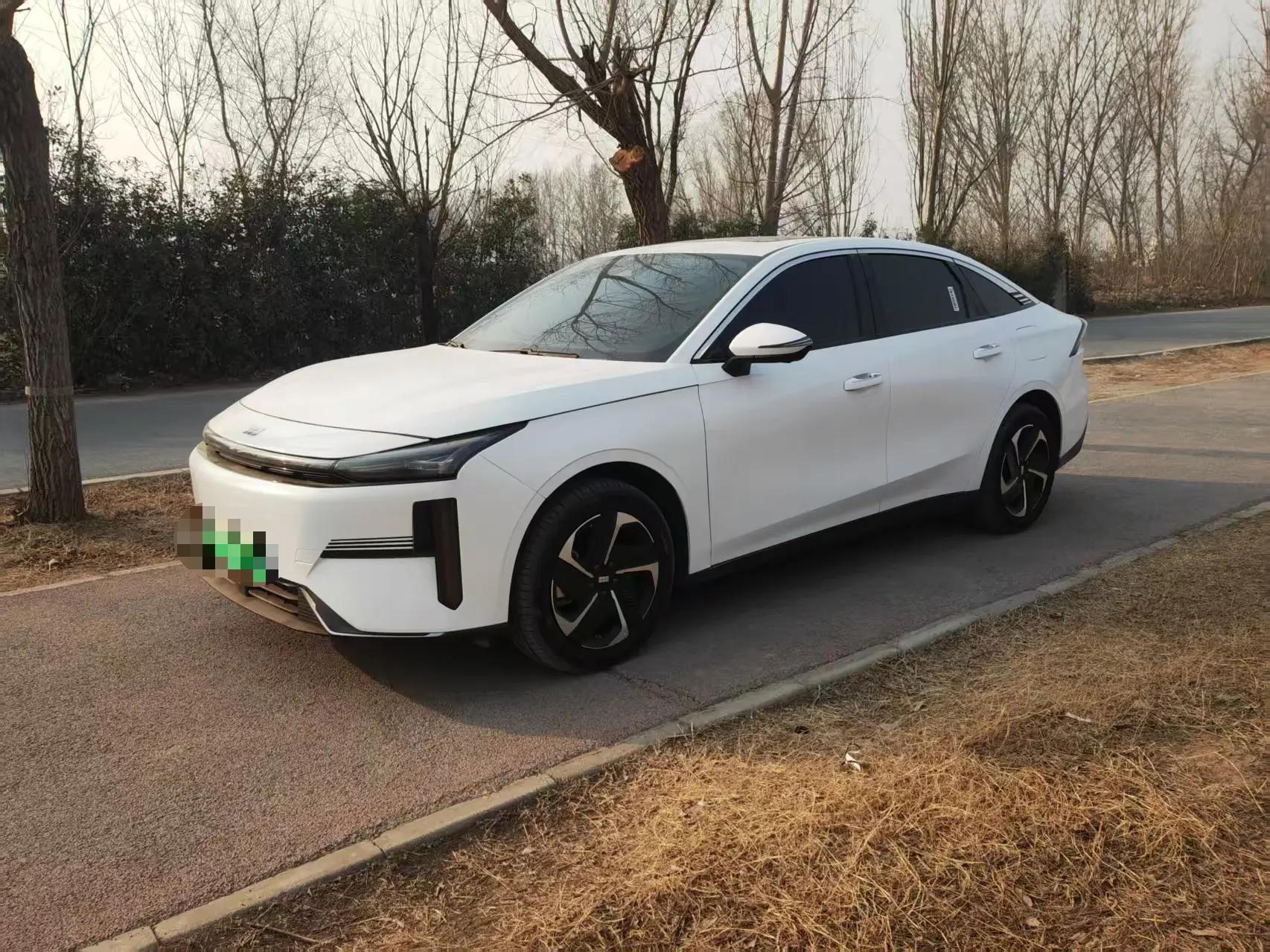 Geely Galaxy L6 2024 г. 8022 км.