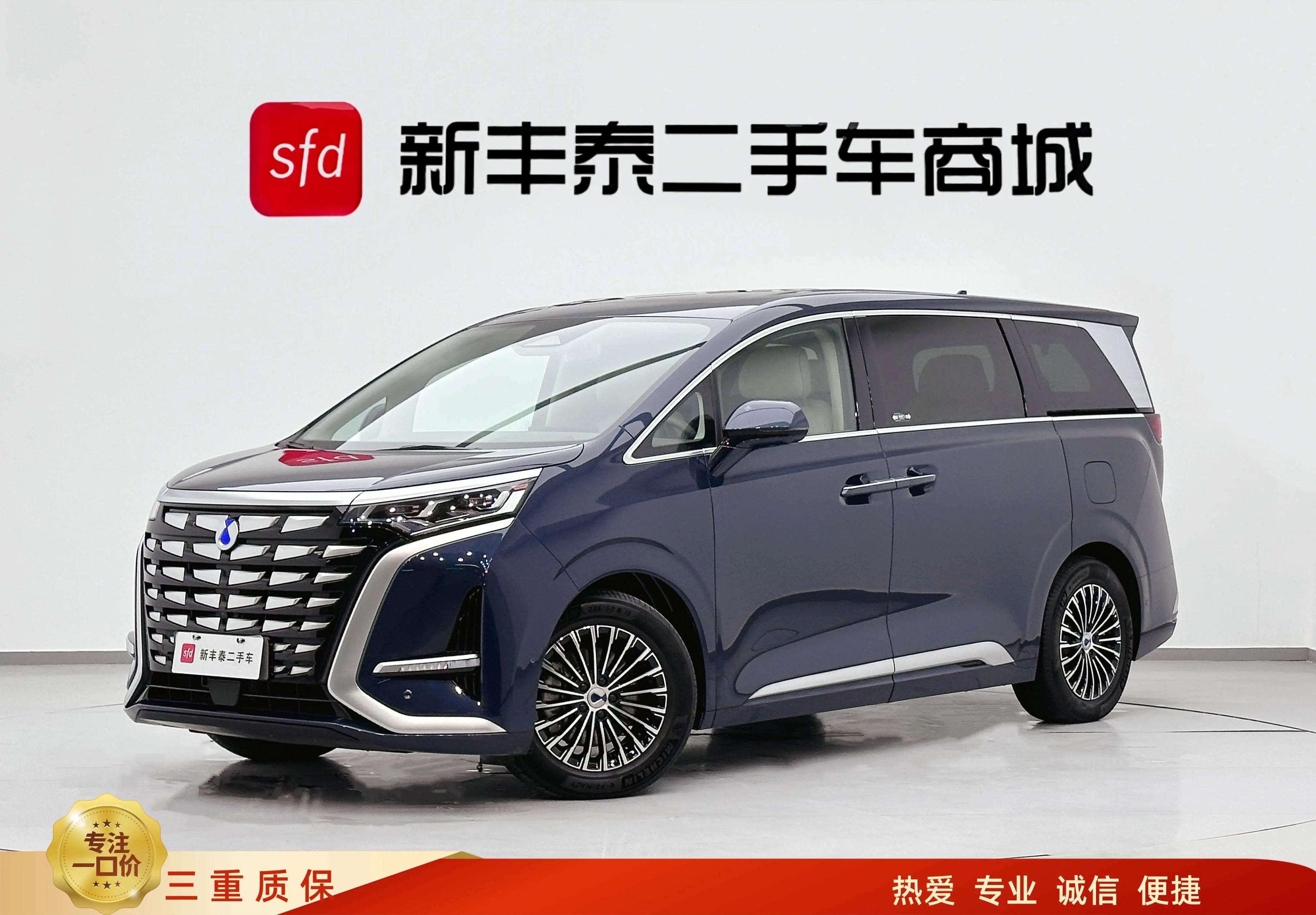 Denza D9 DM 2023 г. 33142 км.