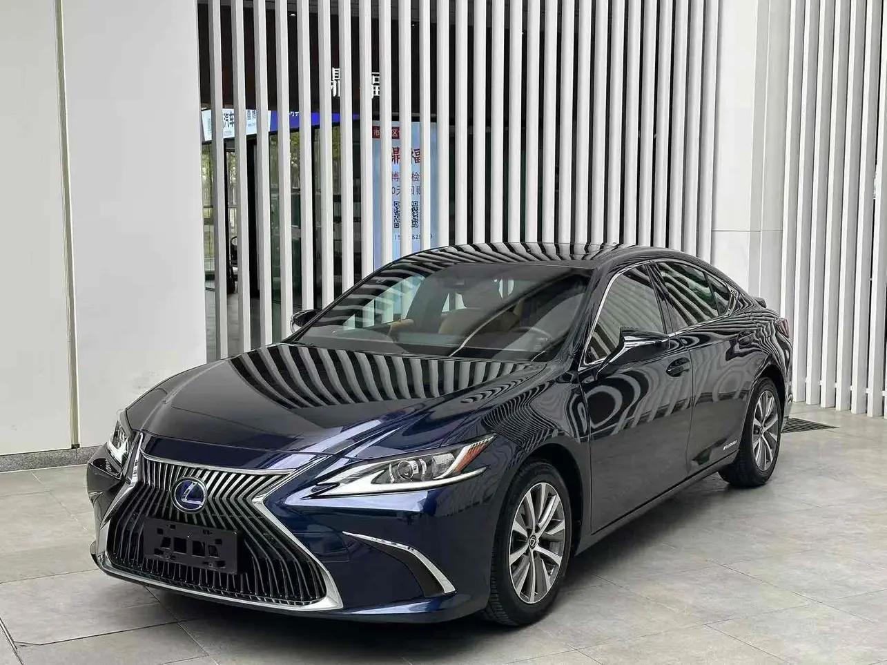 Lexus ES 2021 г. 92016 км.