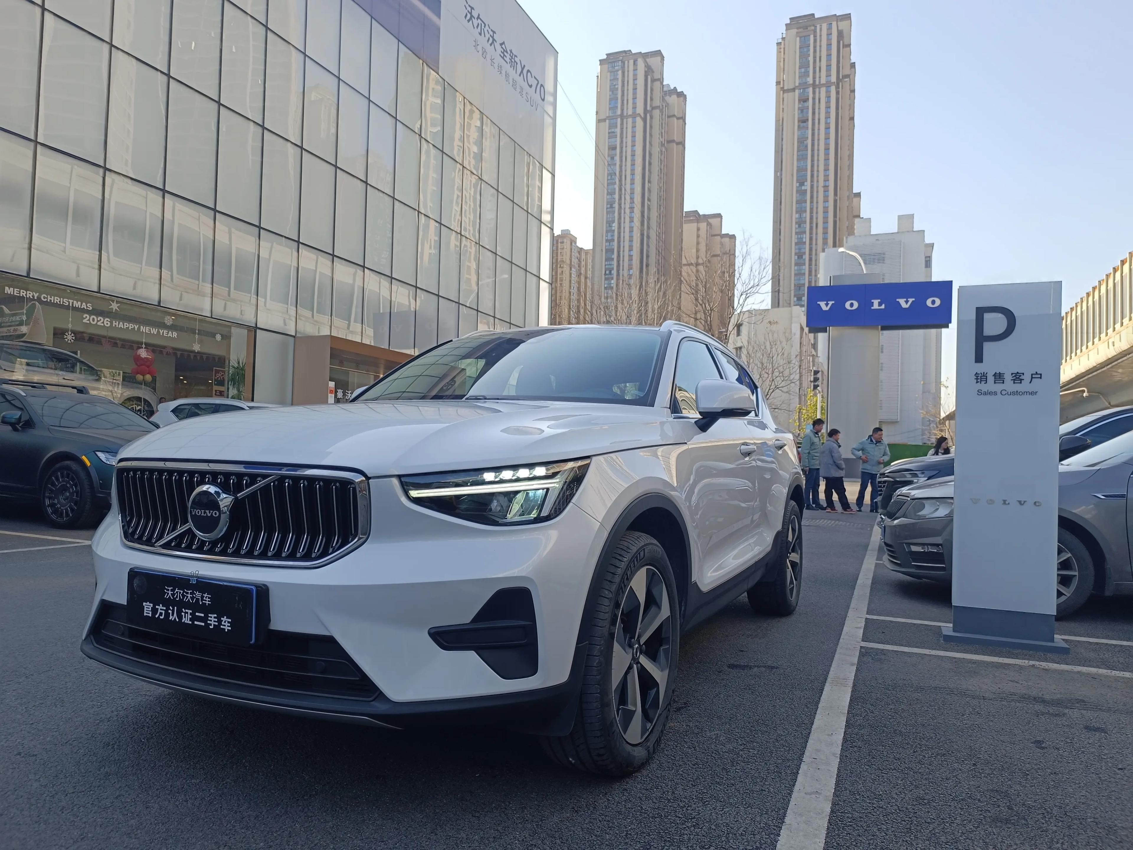 Volvo XC40 2024 г. 9042 км.