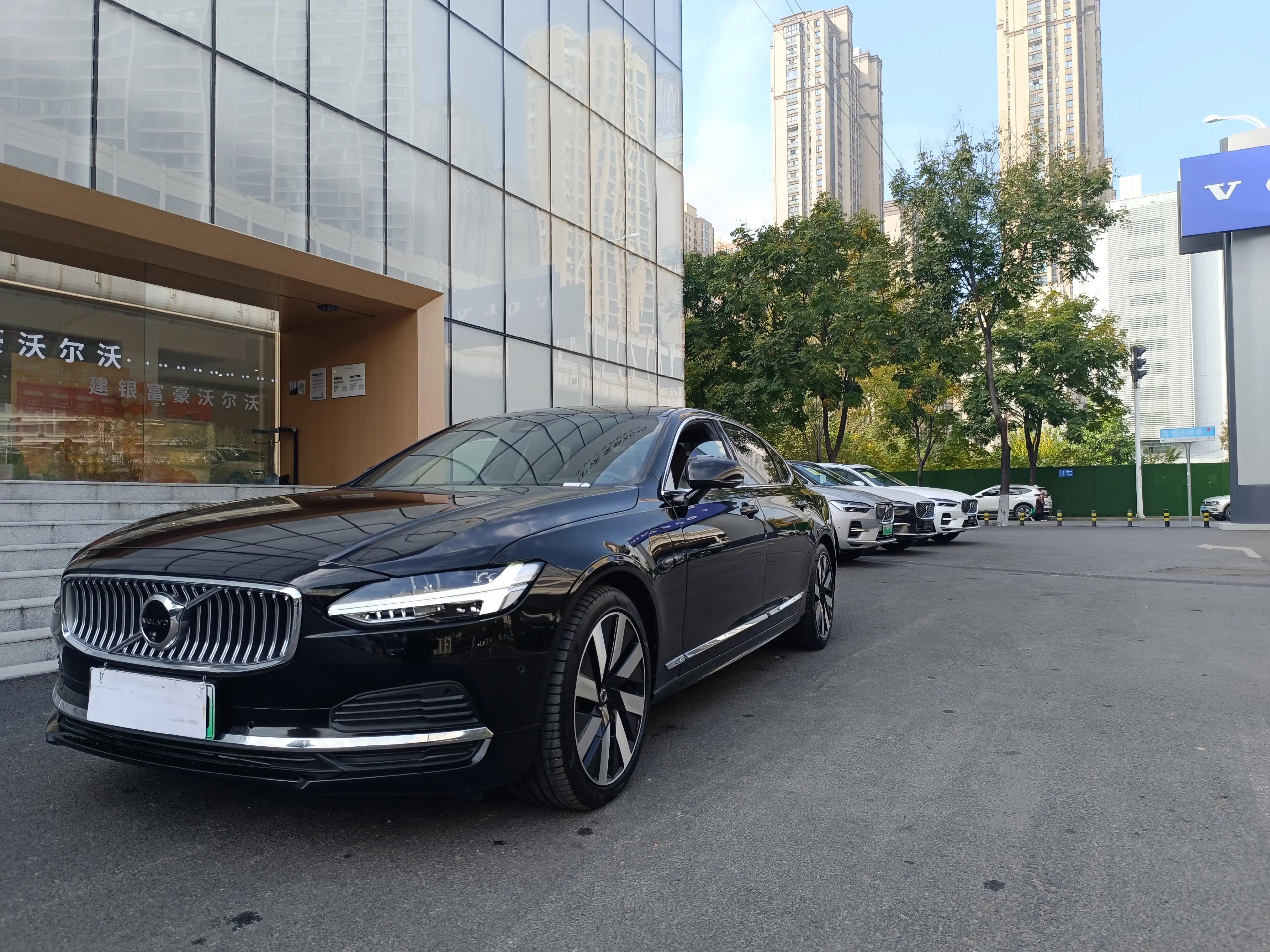 Volvo S90 PHEV 2024 г. 4948 км.
