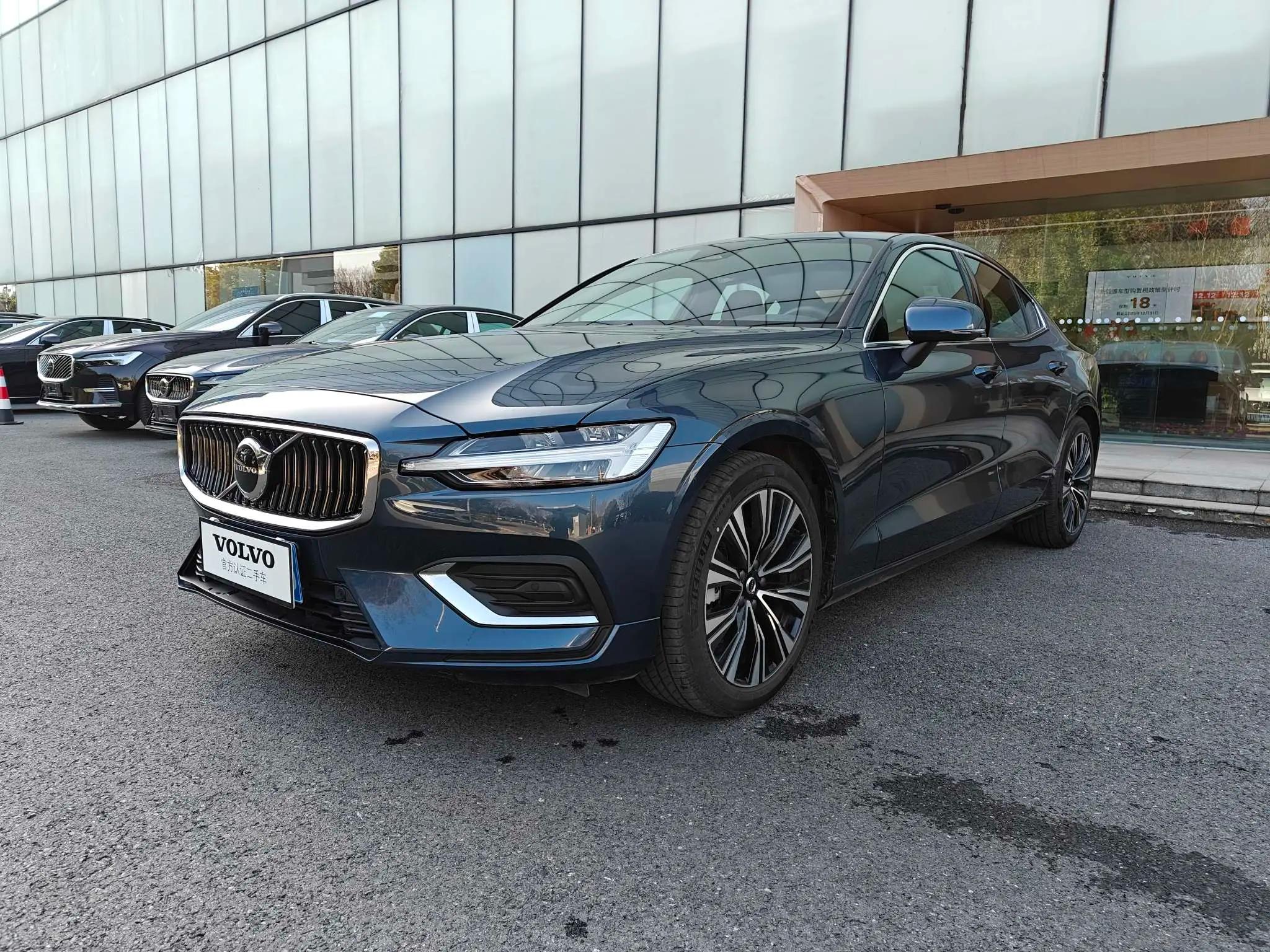 Volvo S60 2025 г. 3127 км.