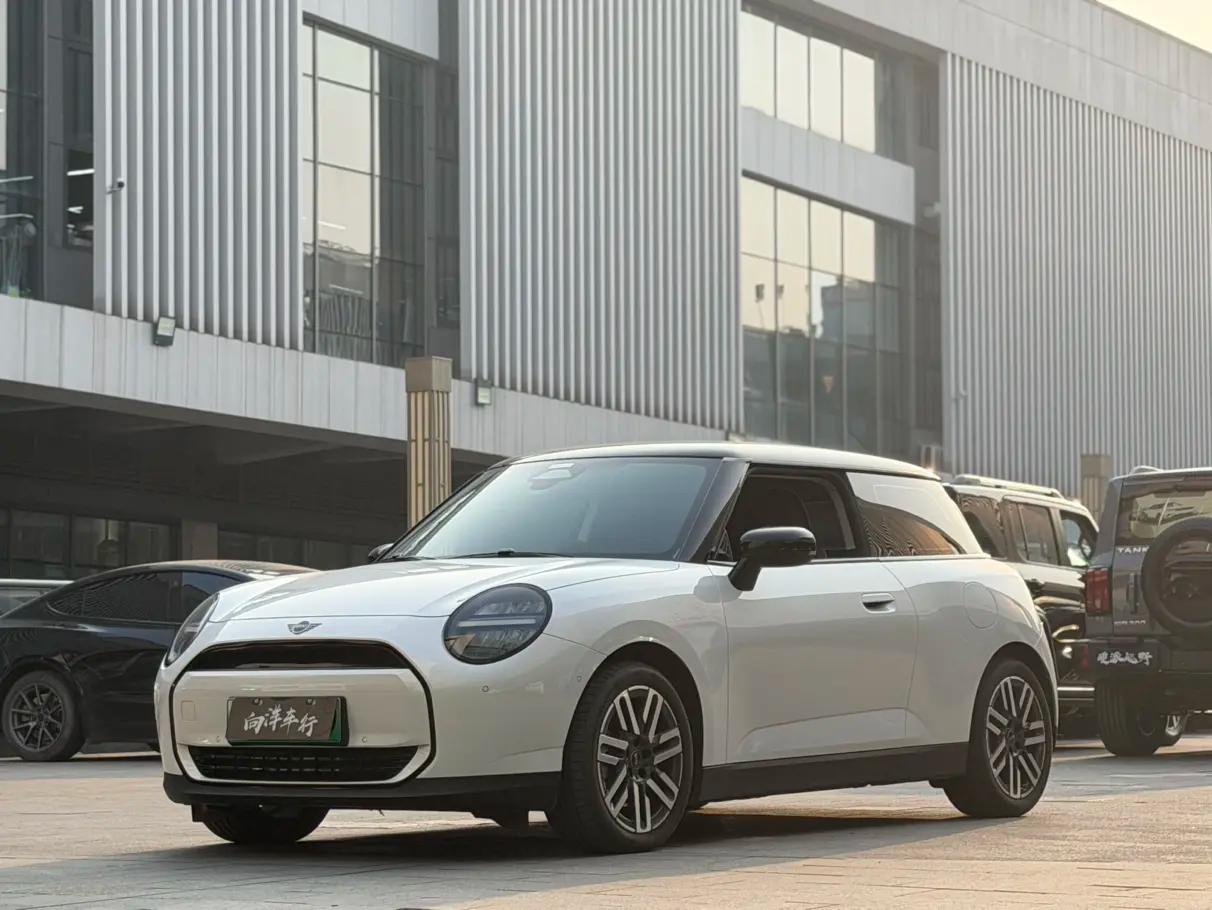 MINI ELECTRIC  COOPER 2025 г. 11071 км.