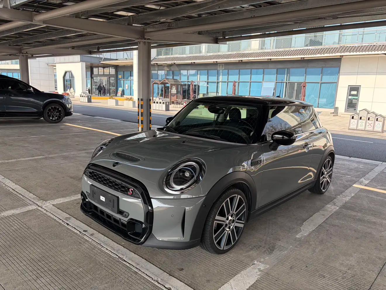 MINI  2021 г. 17144 км.