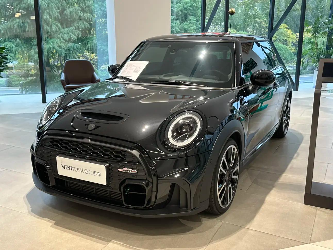 MINI  2023 г. 26141 км.