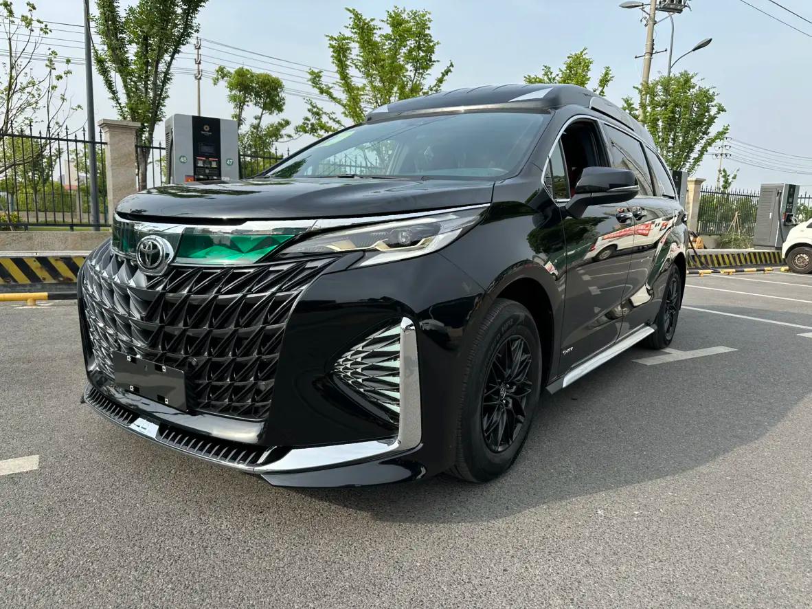 Toyota Granvia 2025 г. 3023 км.