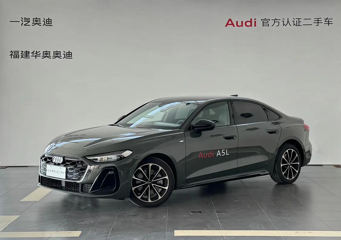 Audi A5L 2025 г. 3046 км.