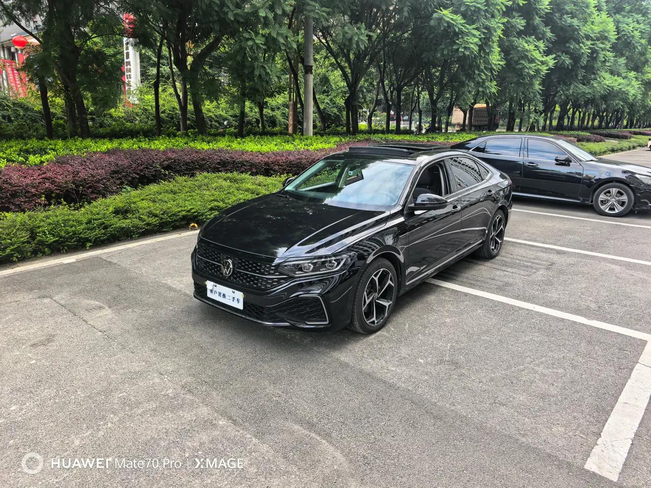 Volkswagen Passat 2023 г. 20083 км.