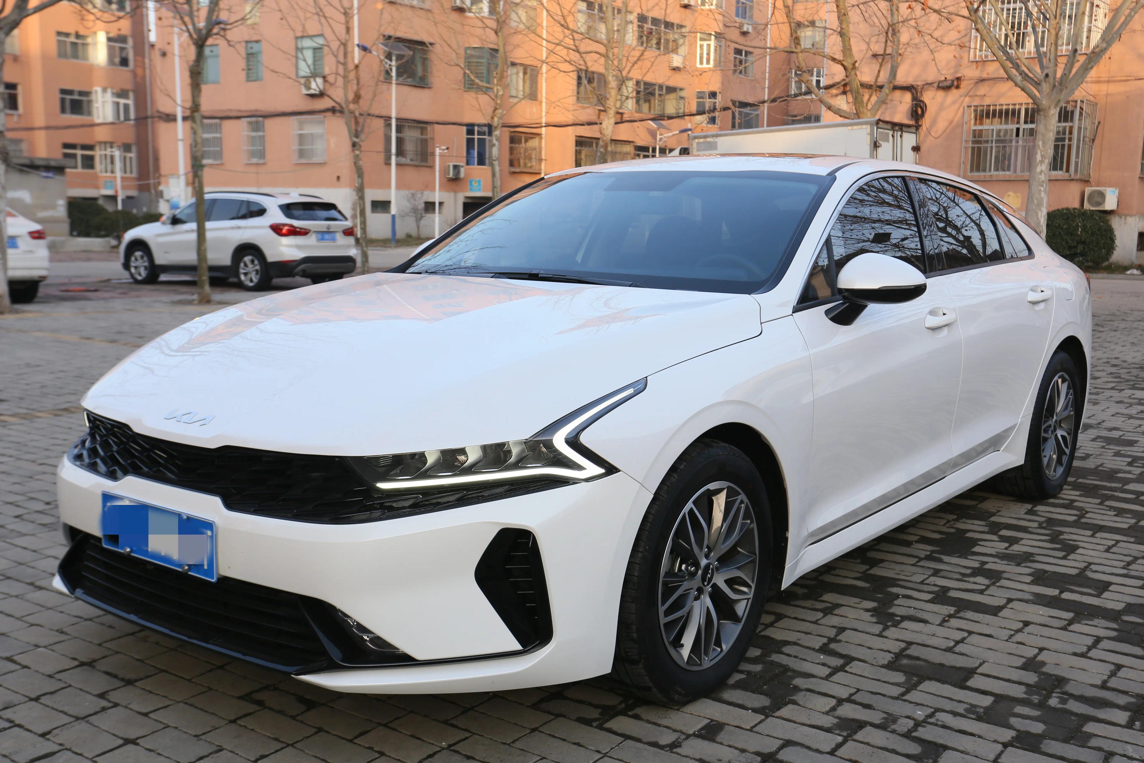 Kia K5 2024 г. 15110 км.