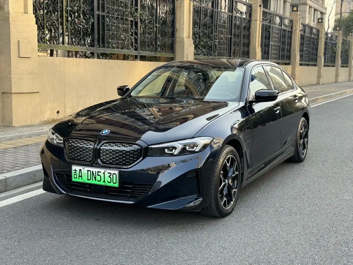 BMW i3 2024 г. 4014 км.