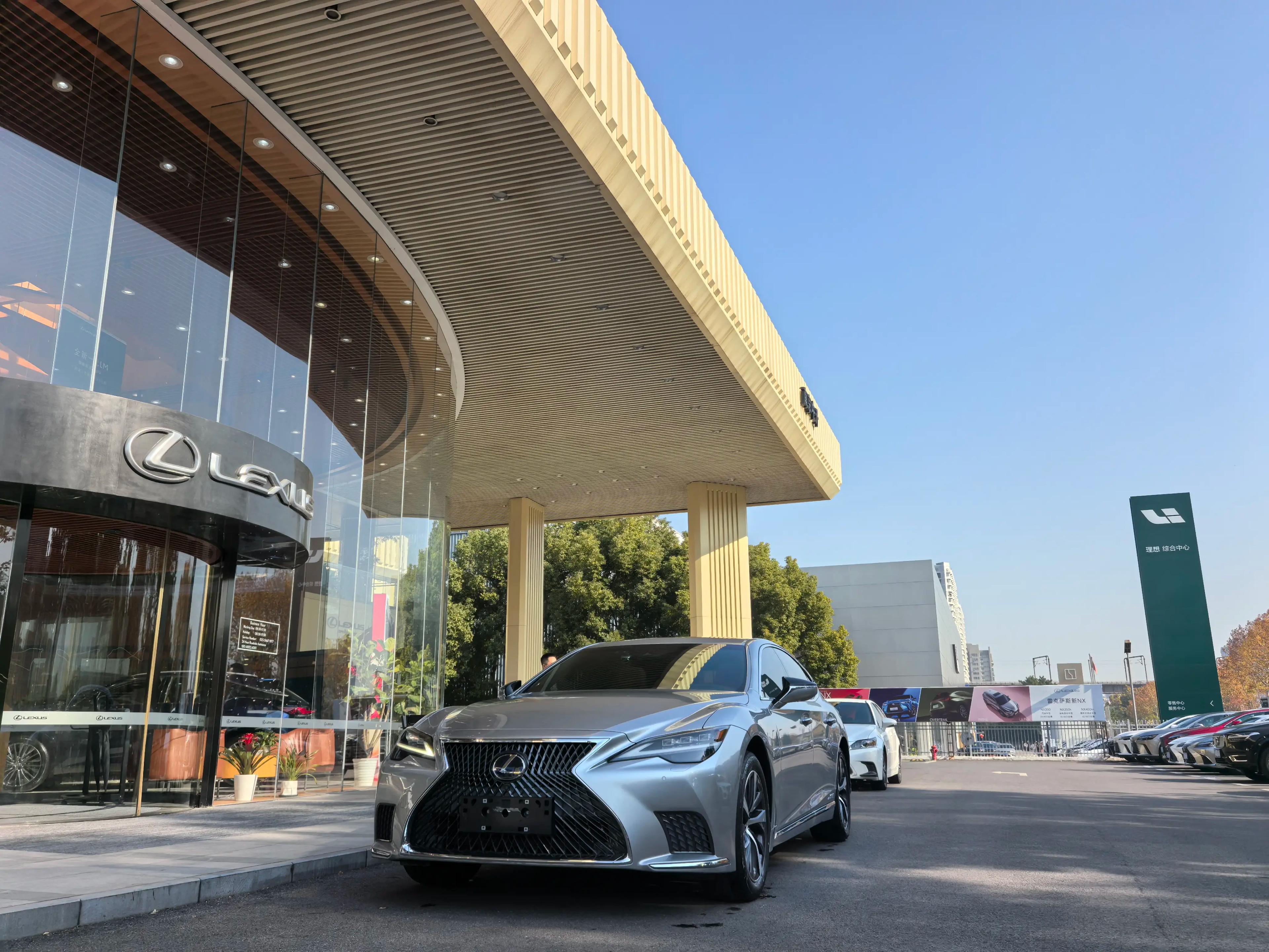 Lexus LS 2022 г. 31052 км.