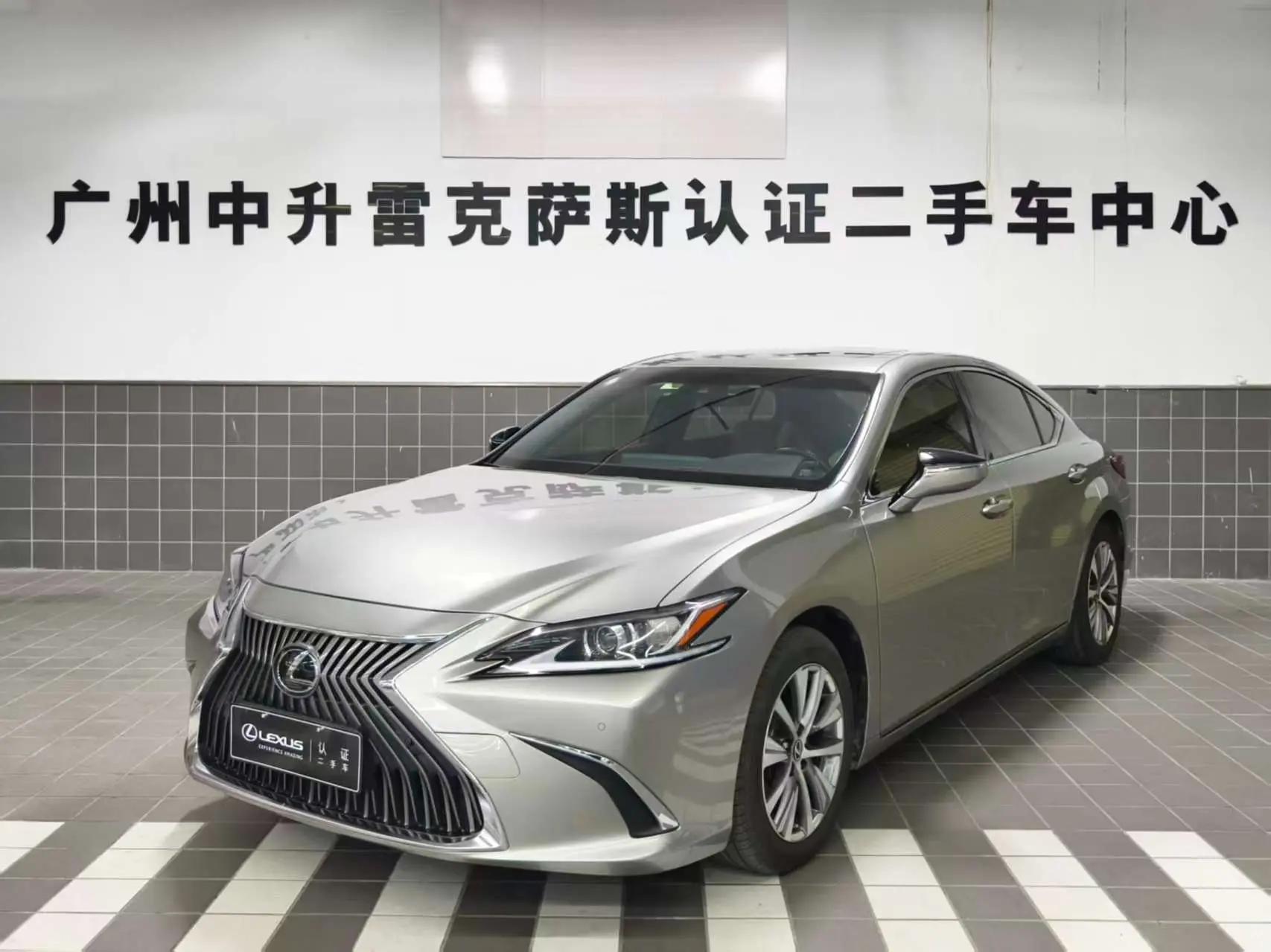 Lexus ES 2021 г. 72128 км.
