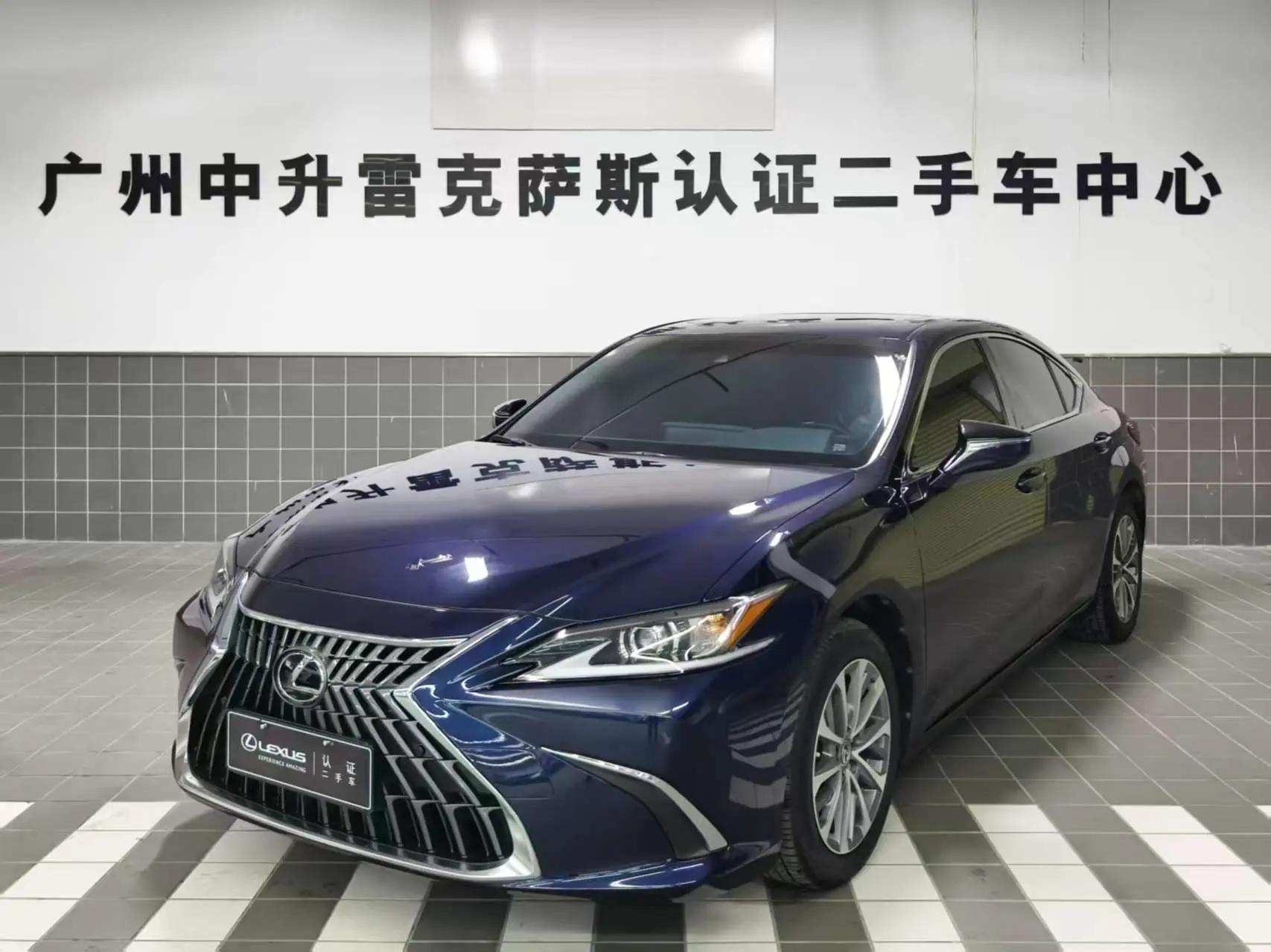 Lexus ES 2024 г. 47130 км.