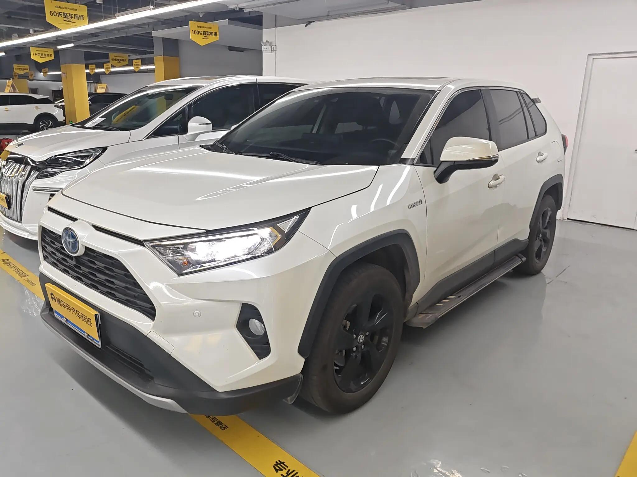 Toyota RAV4 2021 г. 81166 км.