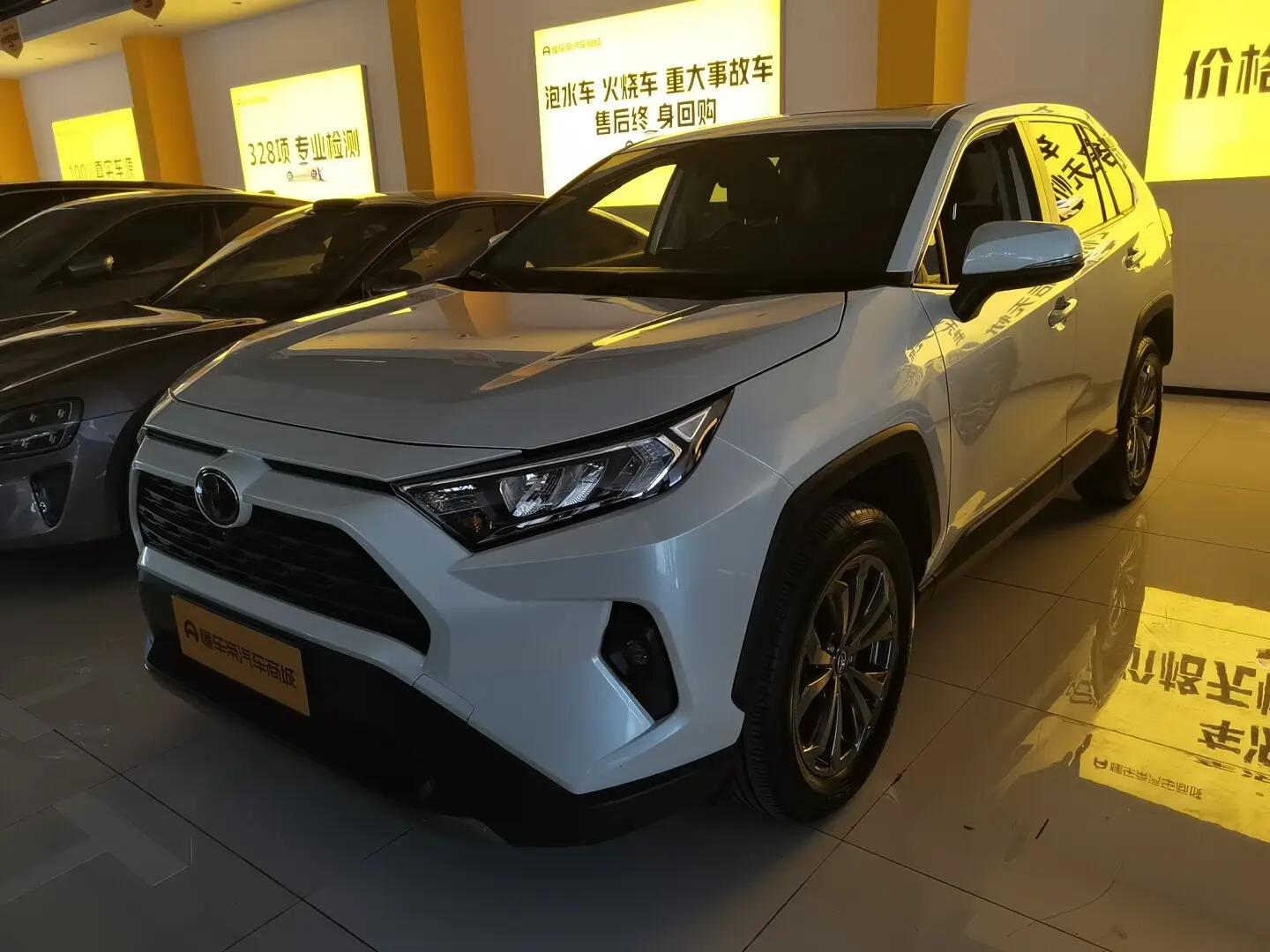 Toyota RAV4 2025 г. 6767 км.