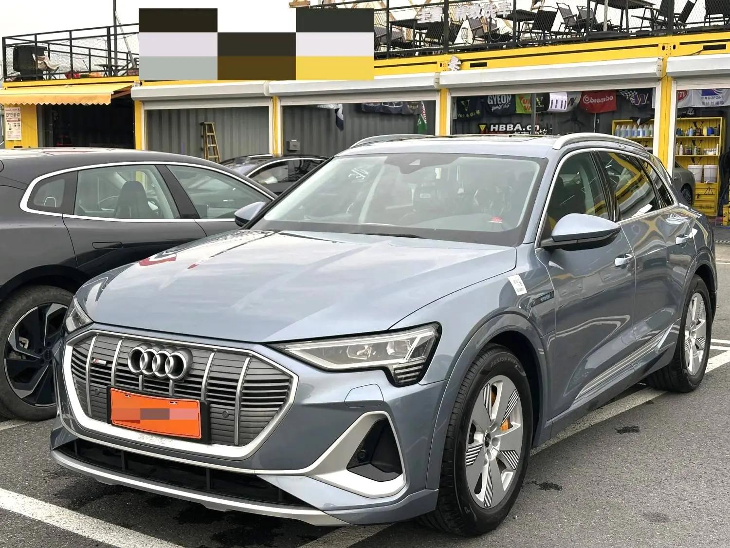 Audi e-tron 2025 г.