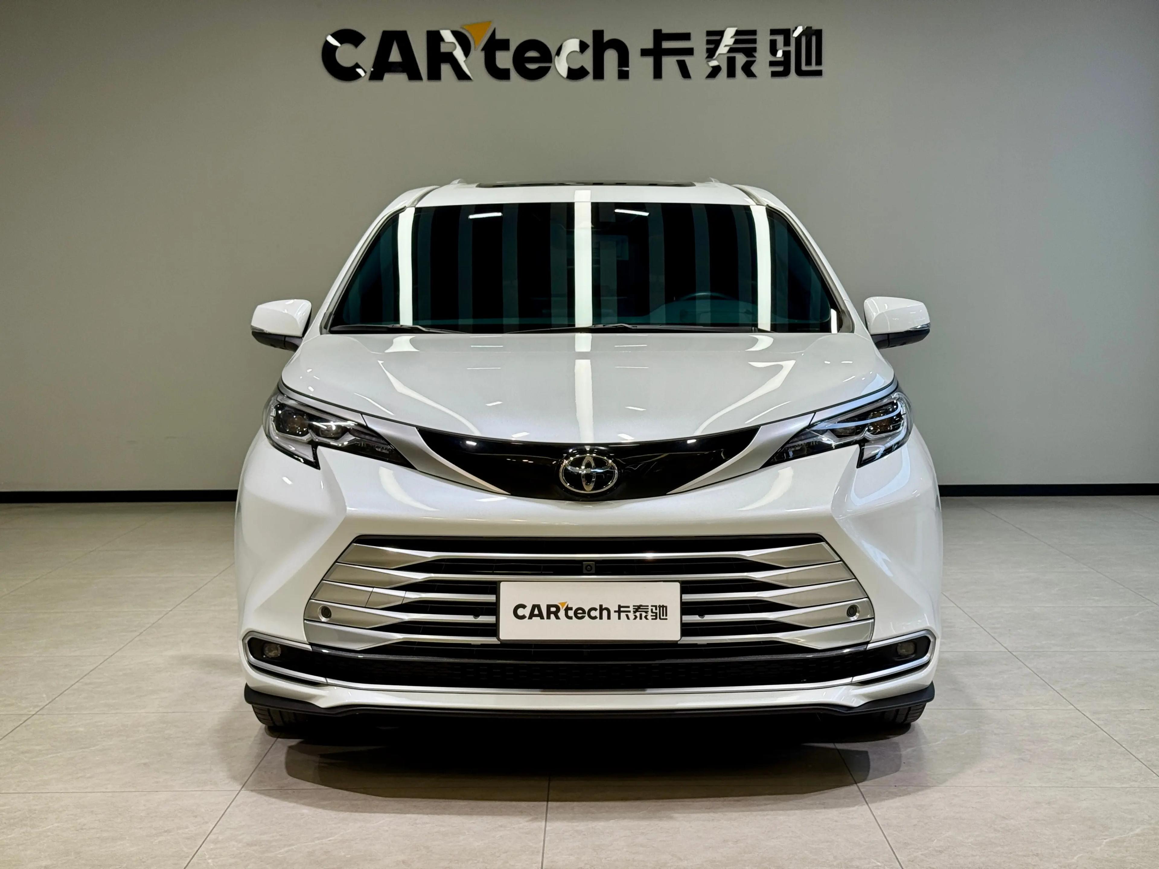 Toyota Sienna 2024 г. 24055 км.