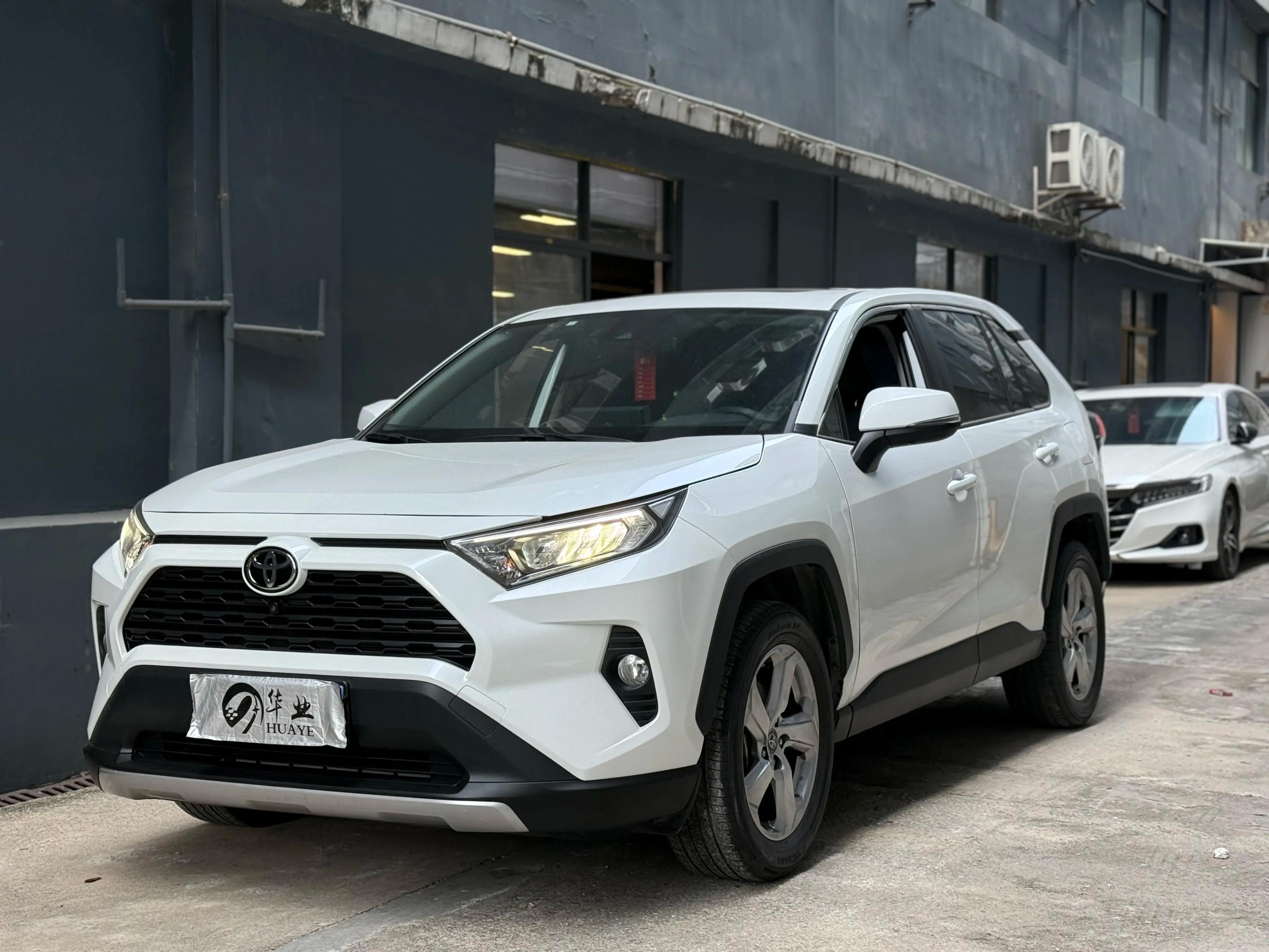 Toyota RAV4 2022 г. 32117 км.