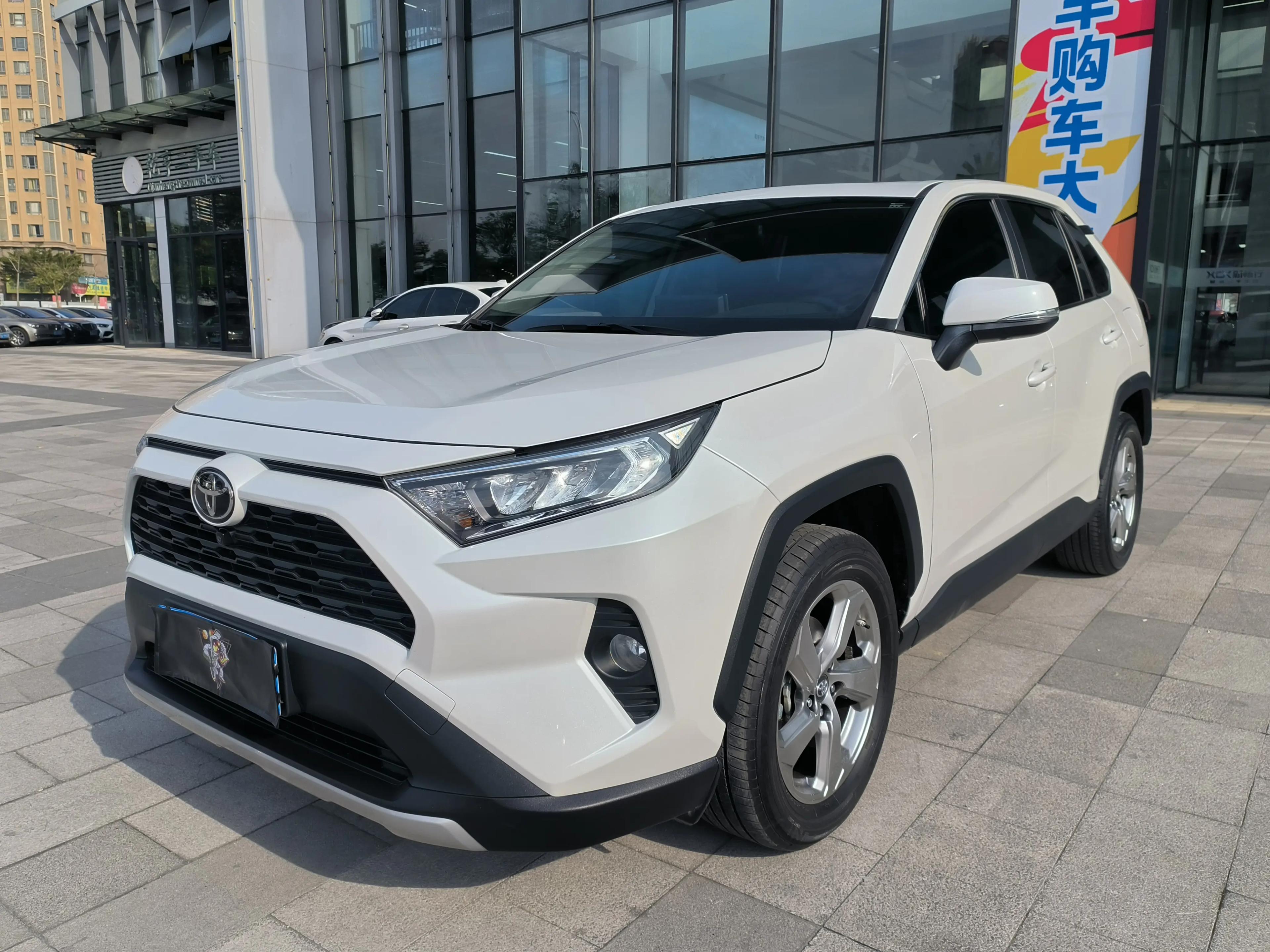 Toyota RAV4 2022 г. 30042 км.