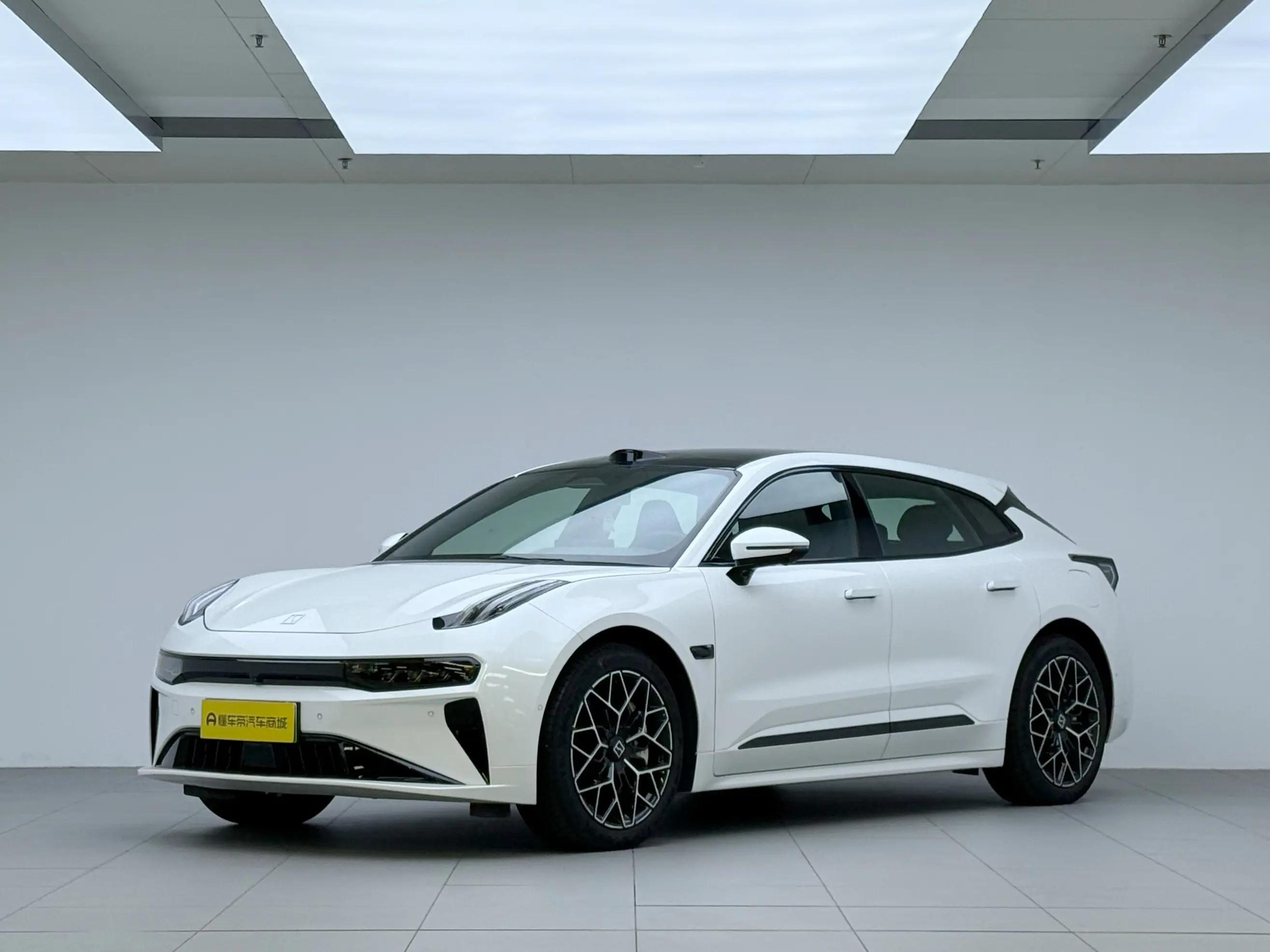 ZEEKR 001 2024 г. 13722 км.