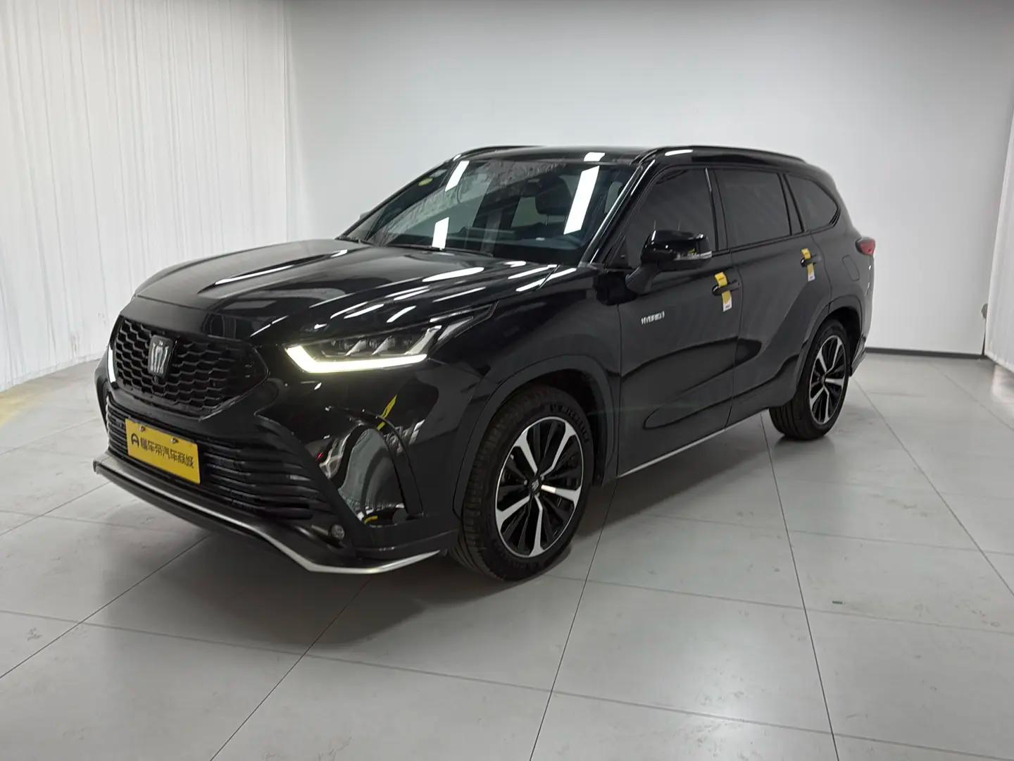 Toyota Crown Kluger 2021 г. 72302 км.