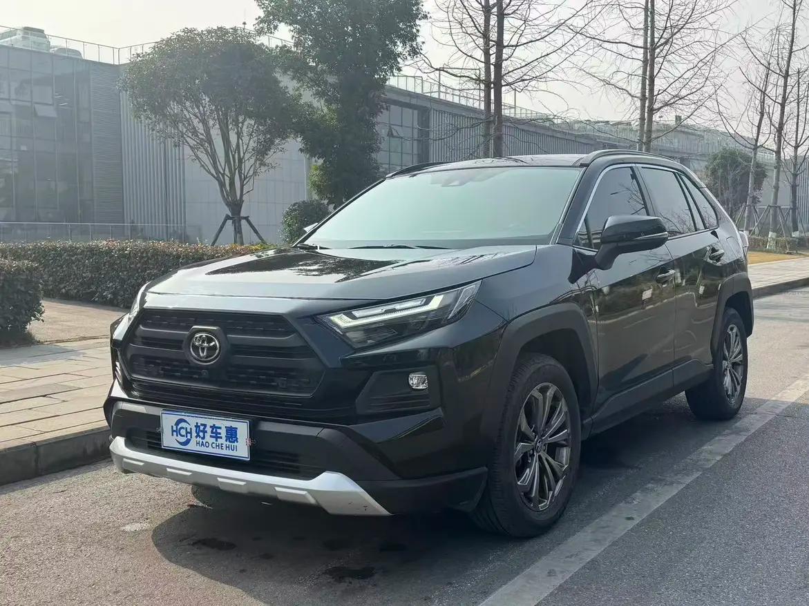 Toyota RAV4 2024 г. 18109 км.