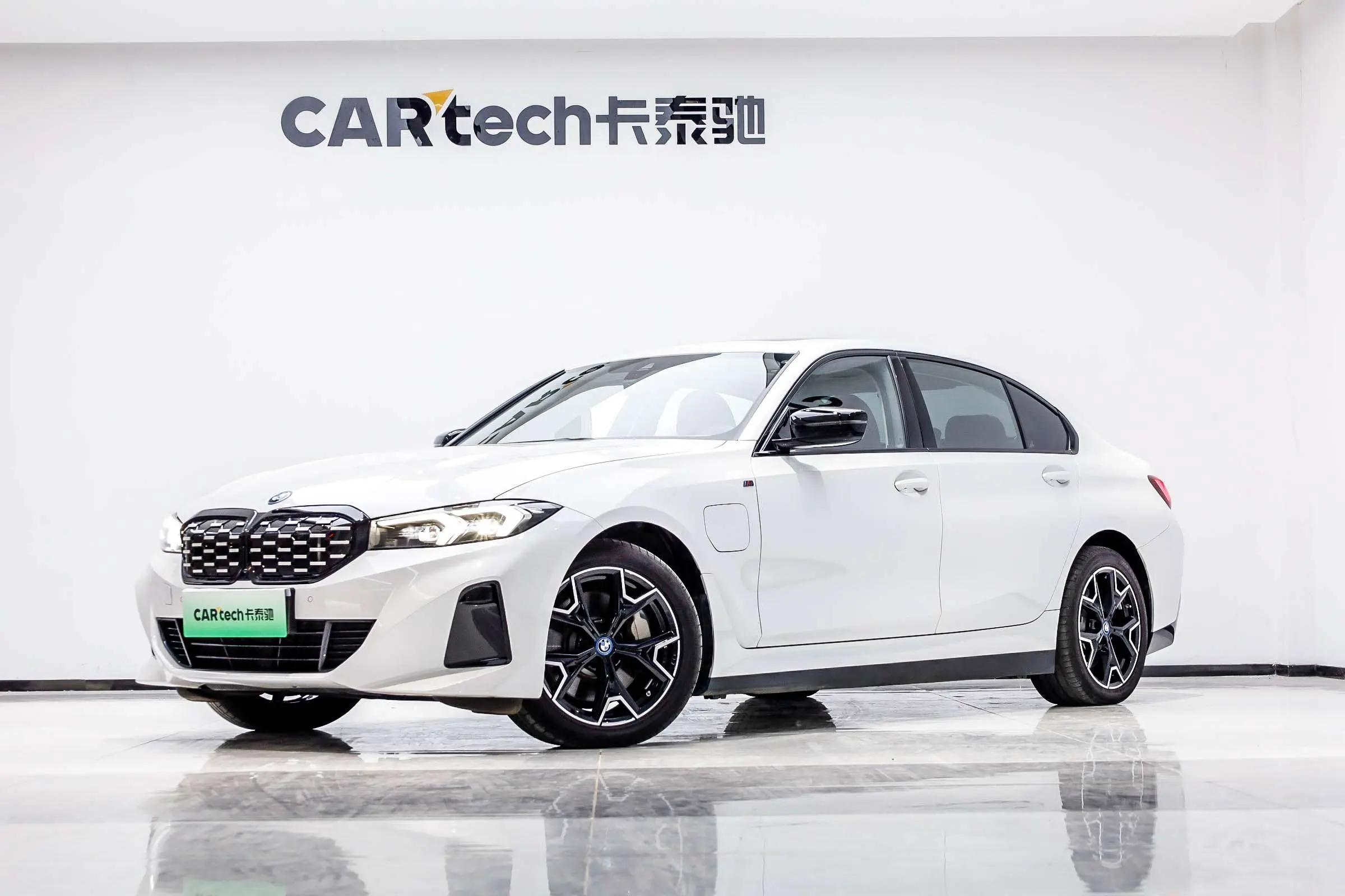 BMW i3 2024 г. 20004 км.