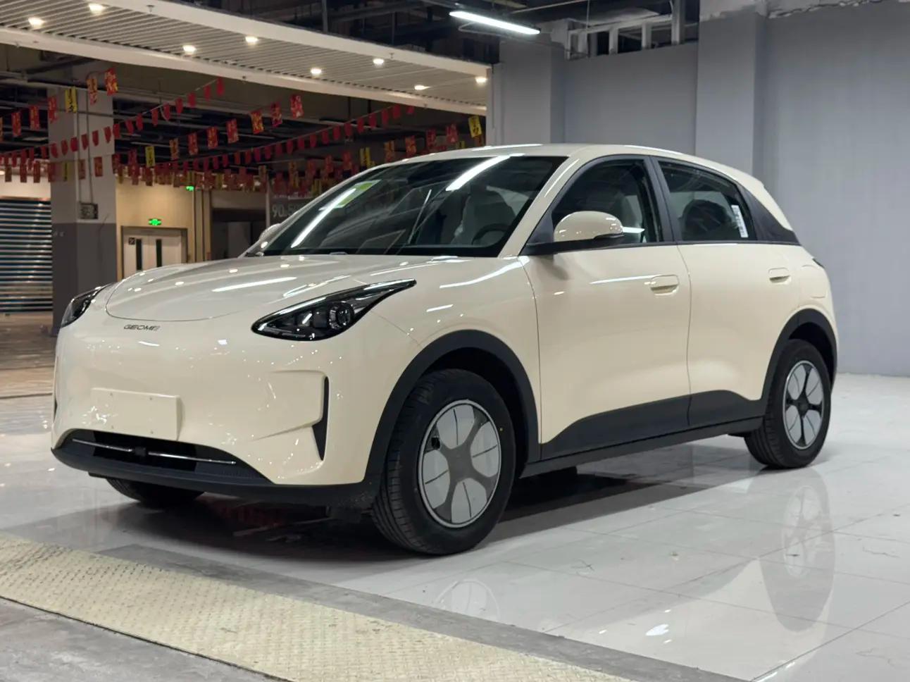 Geely Galaxy E8 AT (272 л.с.) 2025 г. 102 км