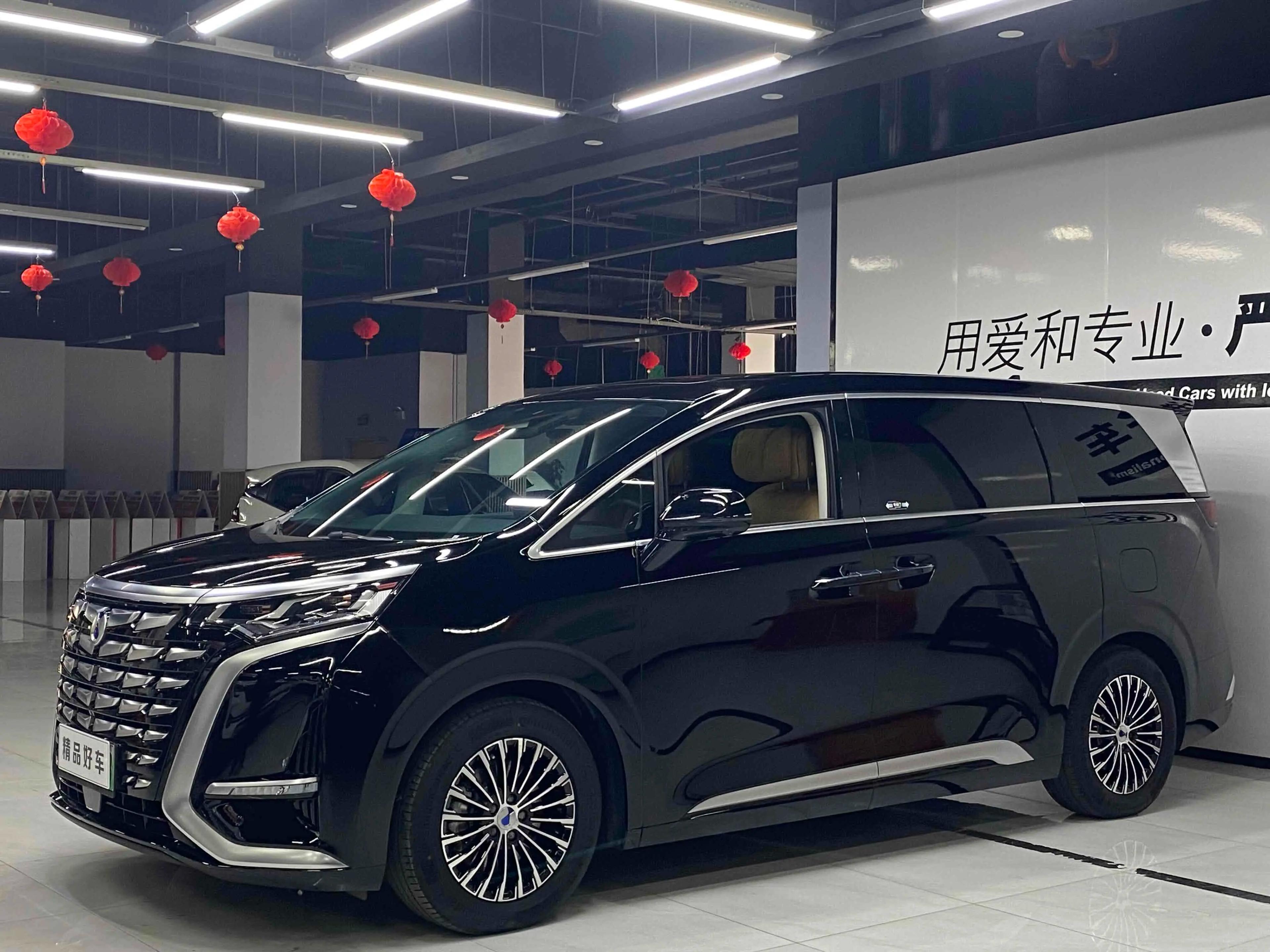 Denza D9 DM 2025 г. 21066 км.