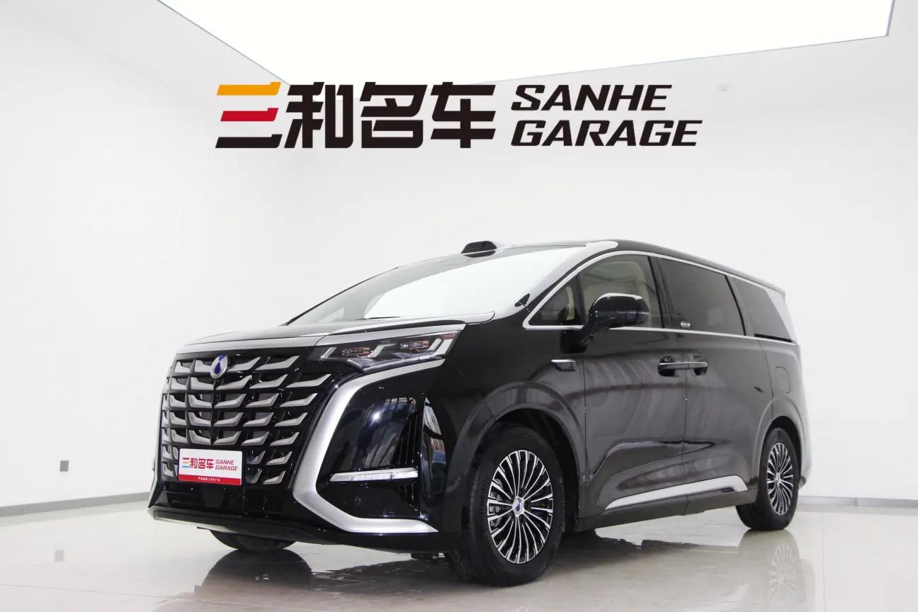 Denza D9 DM 2025 г. 21007 км.