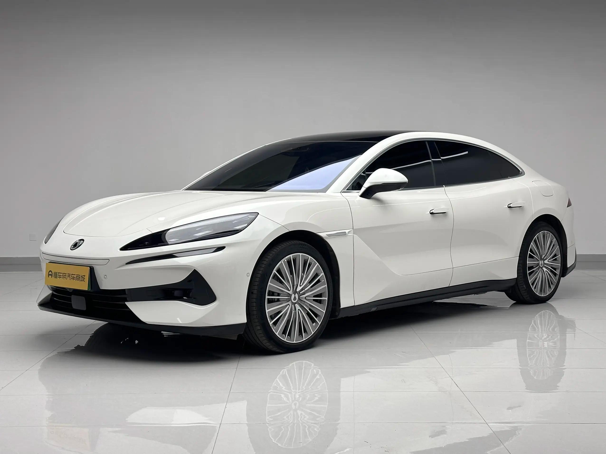 Denza Tengzhong Z9 DM 2024 г. 16497 км.