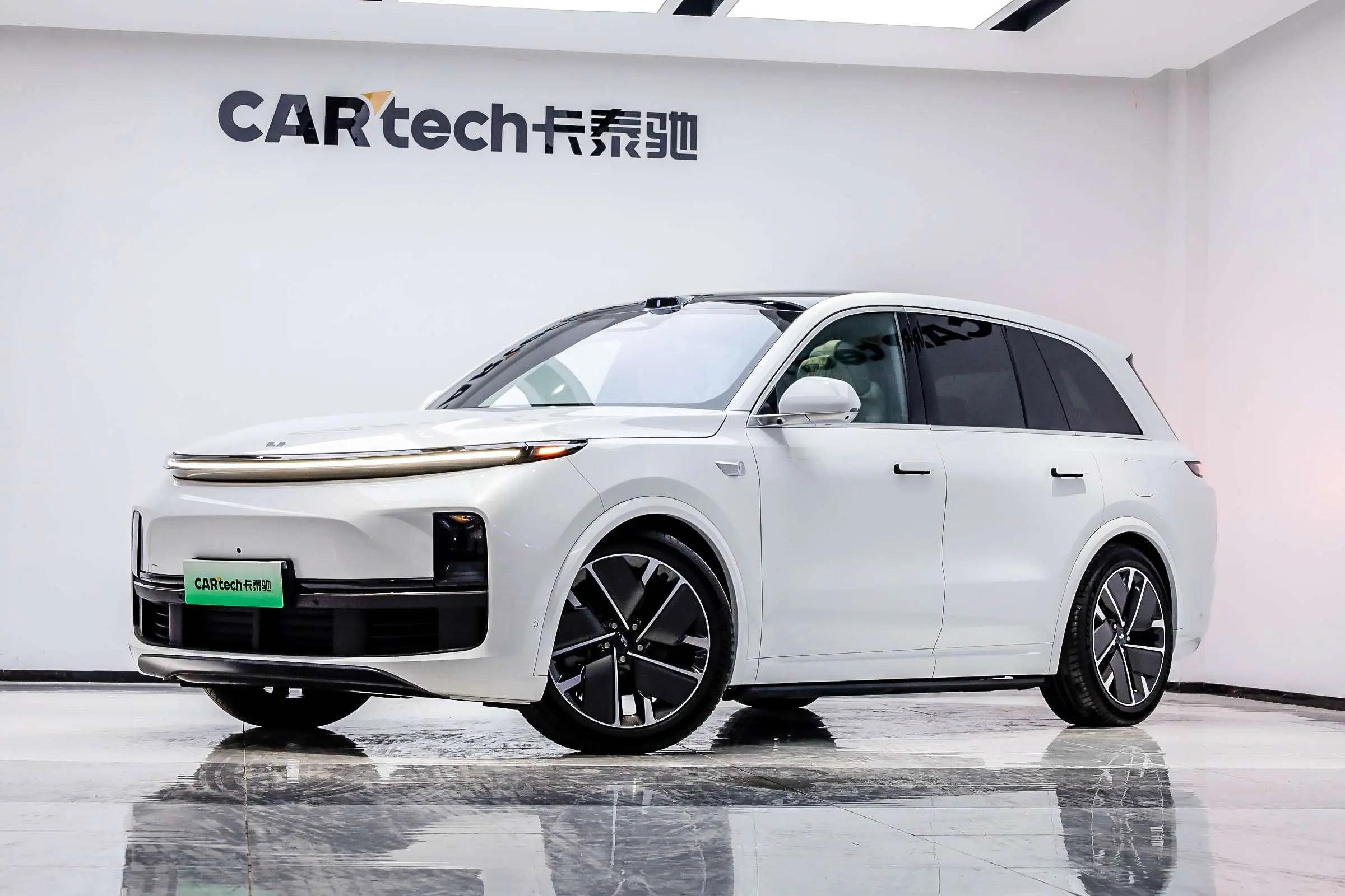 Lixiang L8 2025 г. 7131 км.