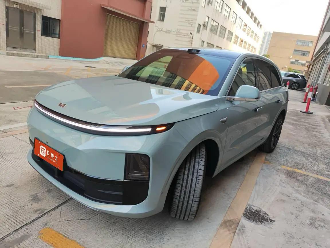 Lixiang L6 2025 г. 6965 км.