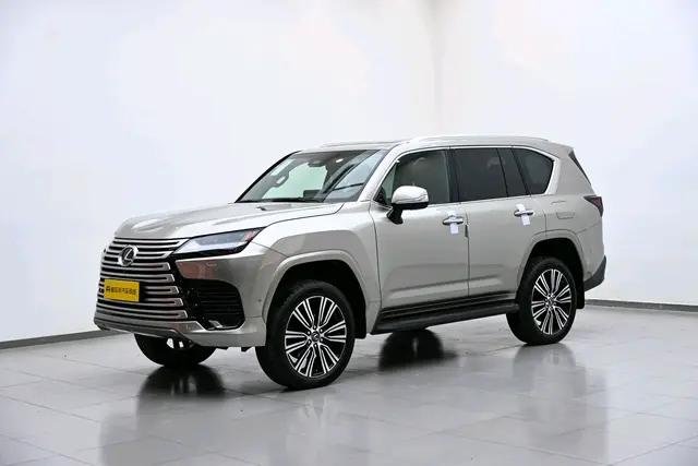 Lexus LX 2025 г. 3259 км.