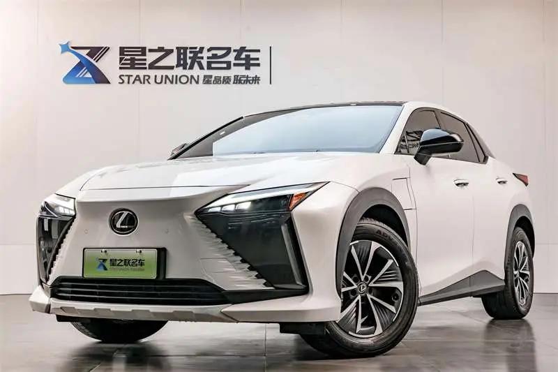 Lexus RZ 2023 г. 17102 км.