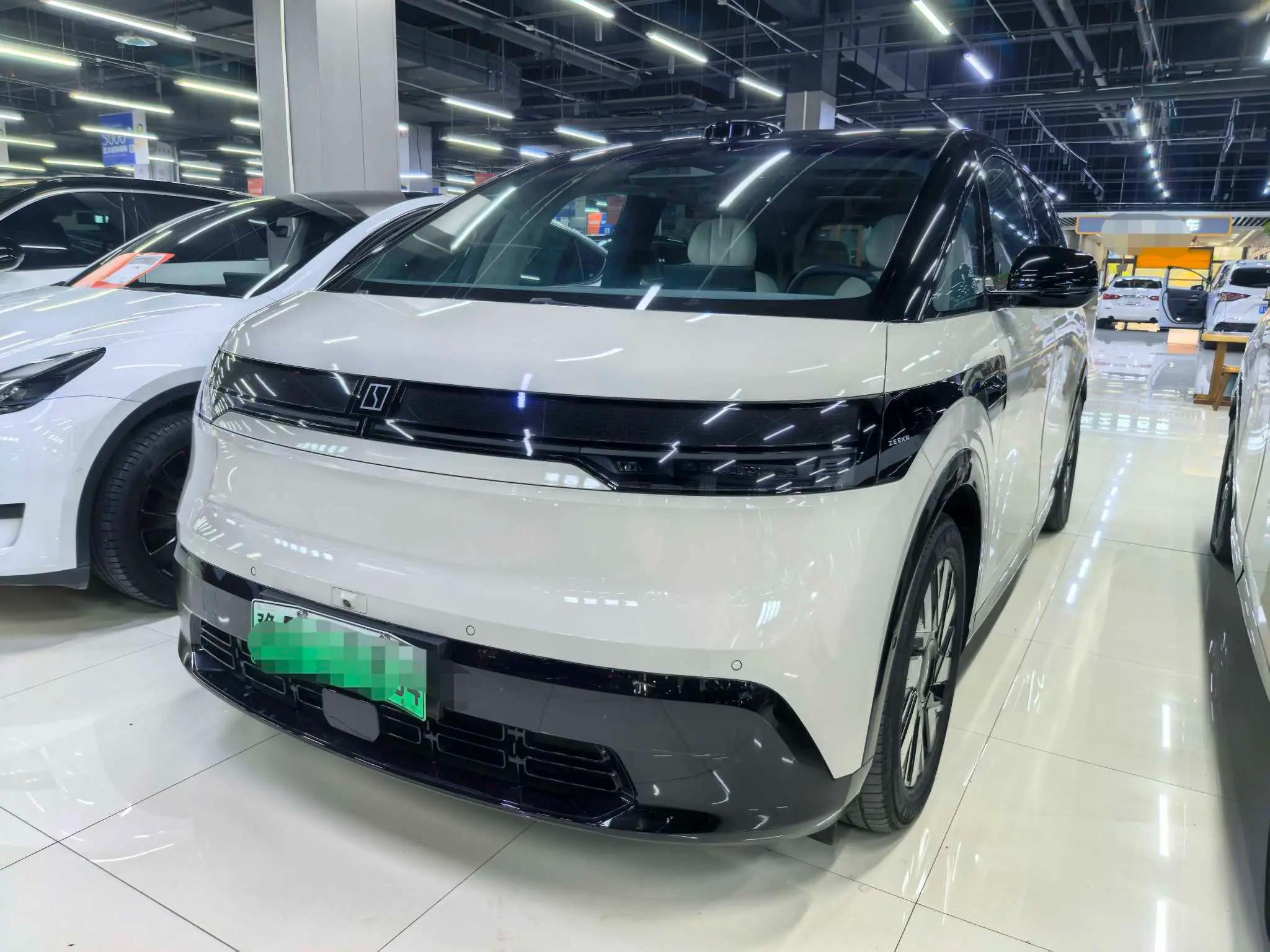 ZEEKR MIX 2024 г. 3040 км.