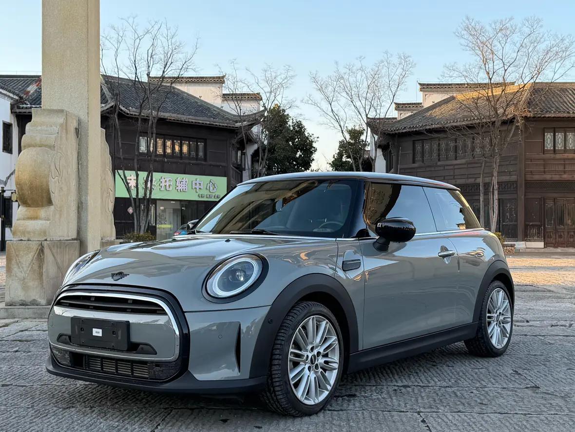 MINI  2021 г. 27004 км.