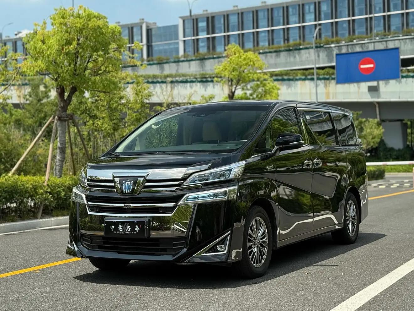 Toyota Crown Wellfire 2022 г. 71087 км.