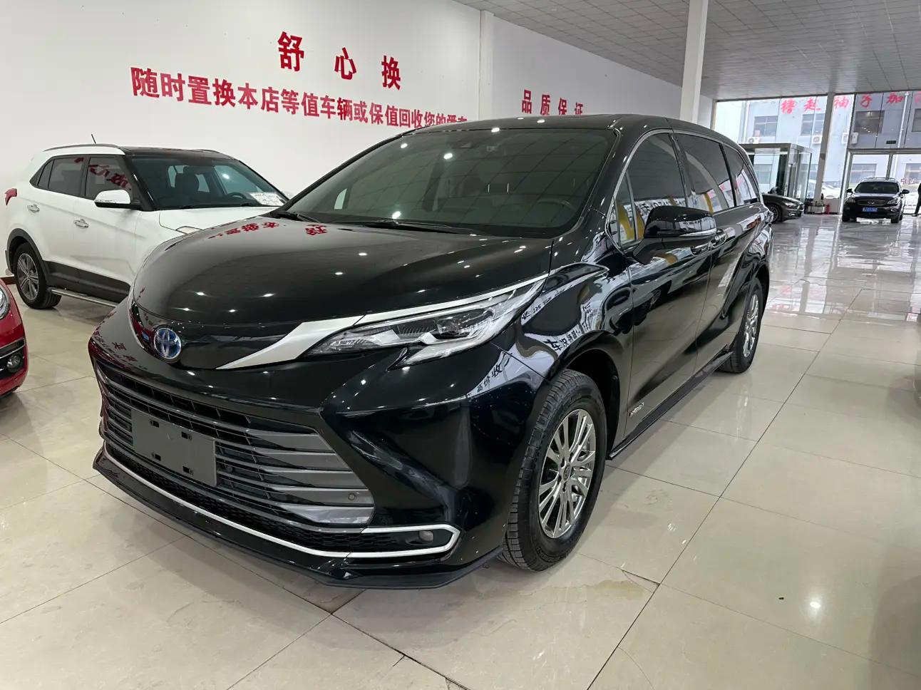 Toyota Sienna 2023 г. 73009 км.