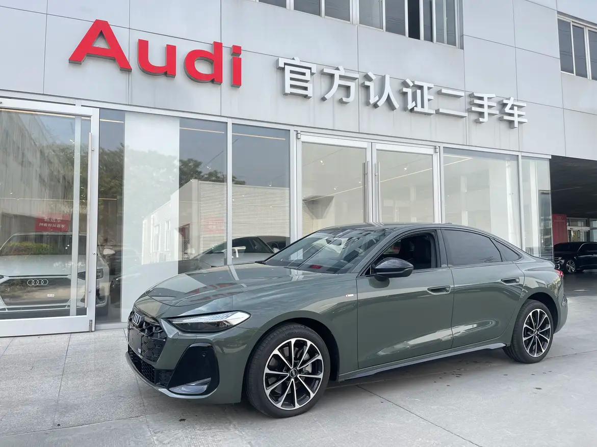 Audi A5L 2025 г. 1741 км.