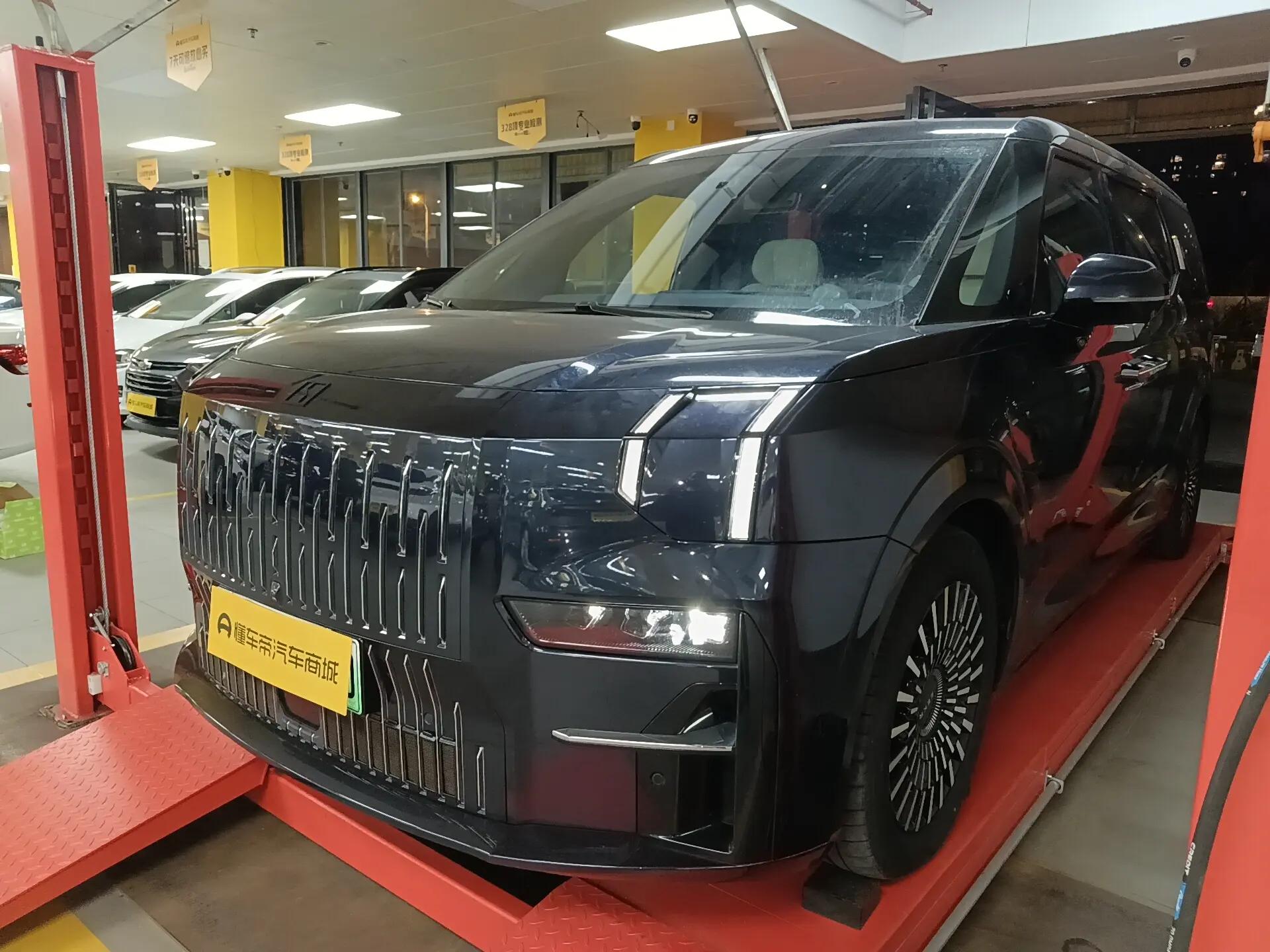 ZEEKR 009 2023 г. 29463 км.