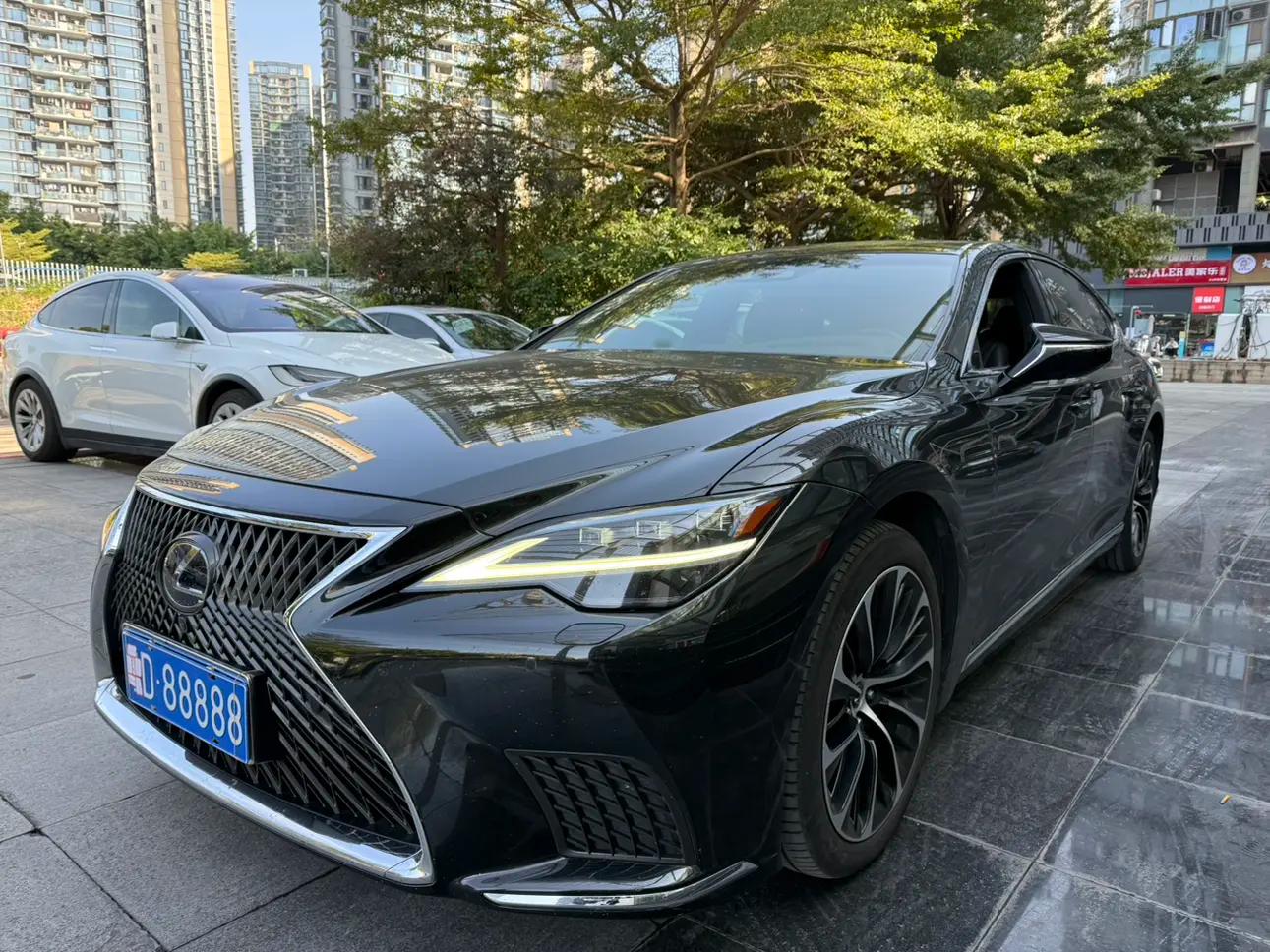 Lexus LS 2022 г. 60055 км.