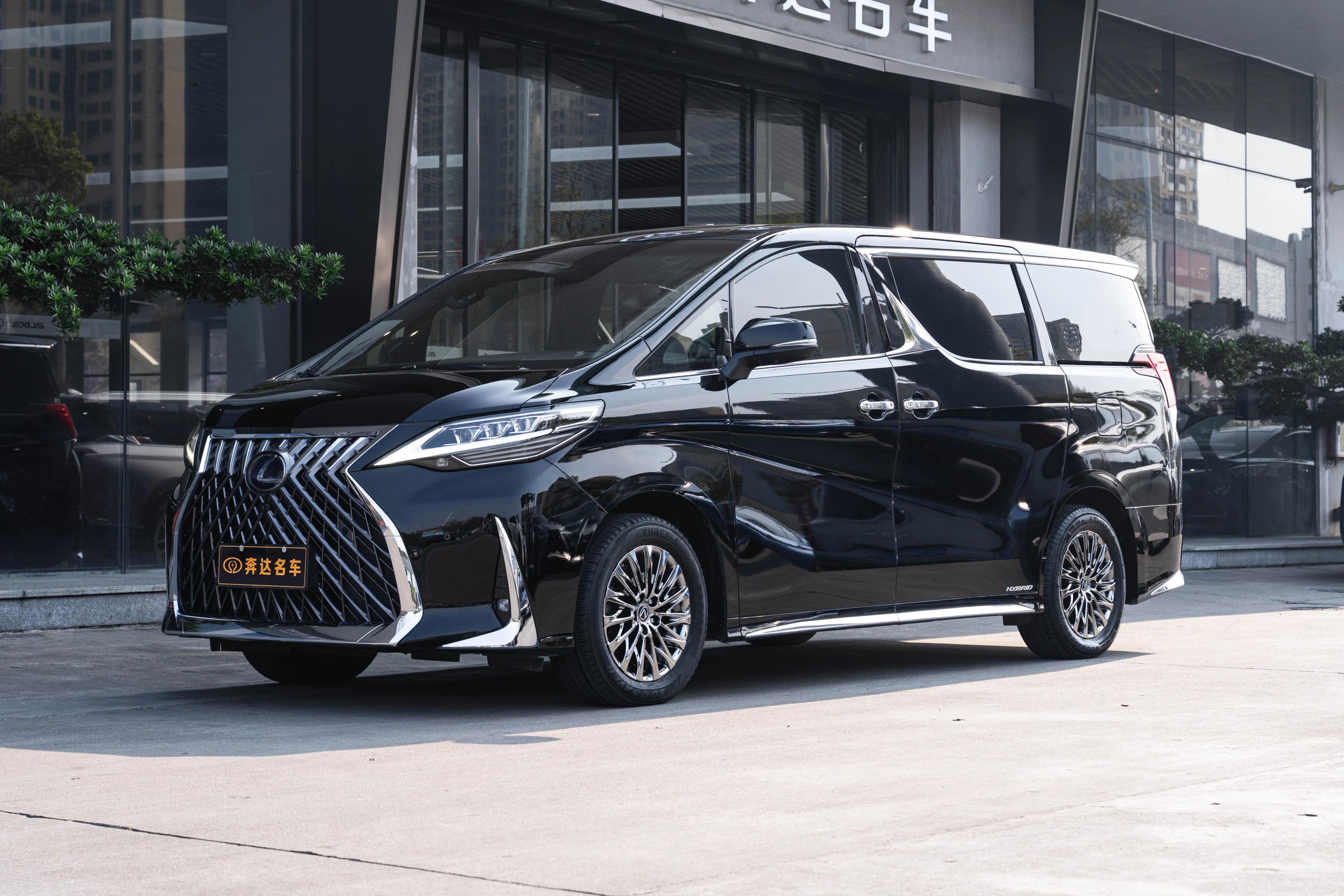 Lexus LM 2021 г. 59090 км.