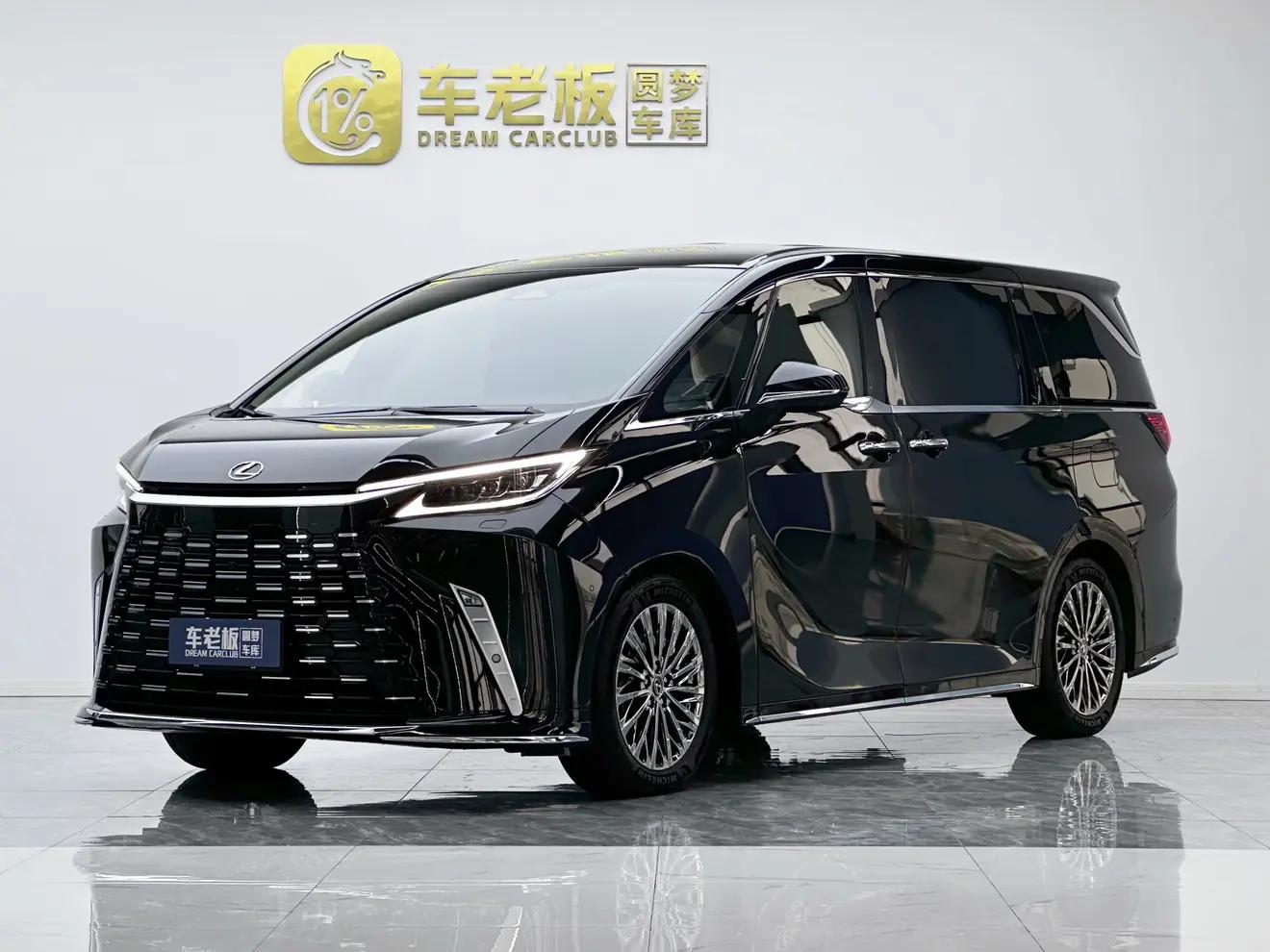 Lexus LM 2025 г. 6693 км.