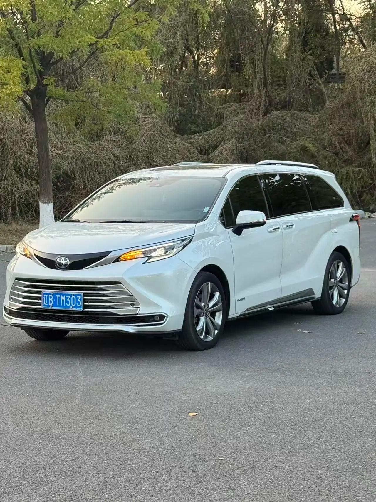 Toyota Sienna 2023 г. 60026 км.